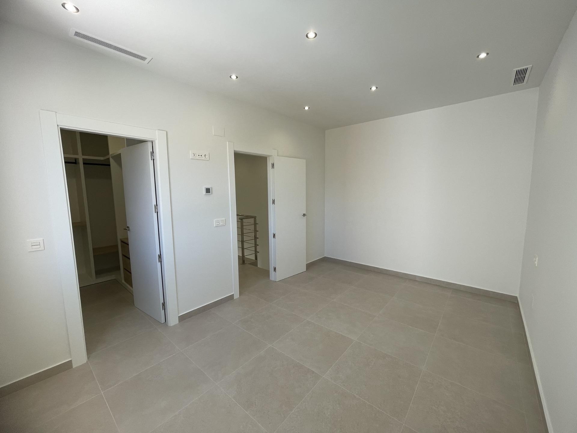 Villa Nueva con Piscina en Almoradí — Hogar de Lujo en Costa Blanca