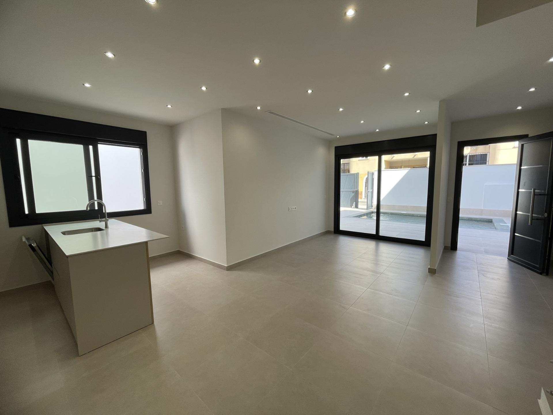 Villa Nueva con Piscina en Almoradí — Hogar de Lujo en Costa Blanca