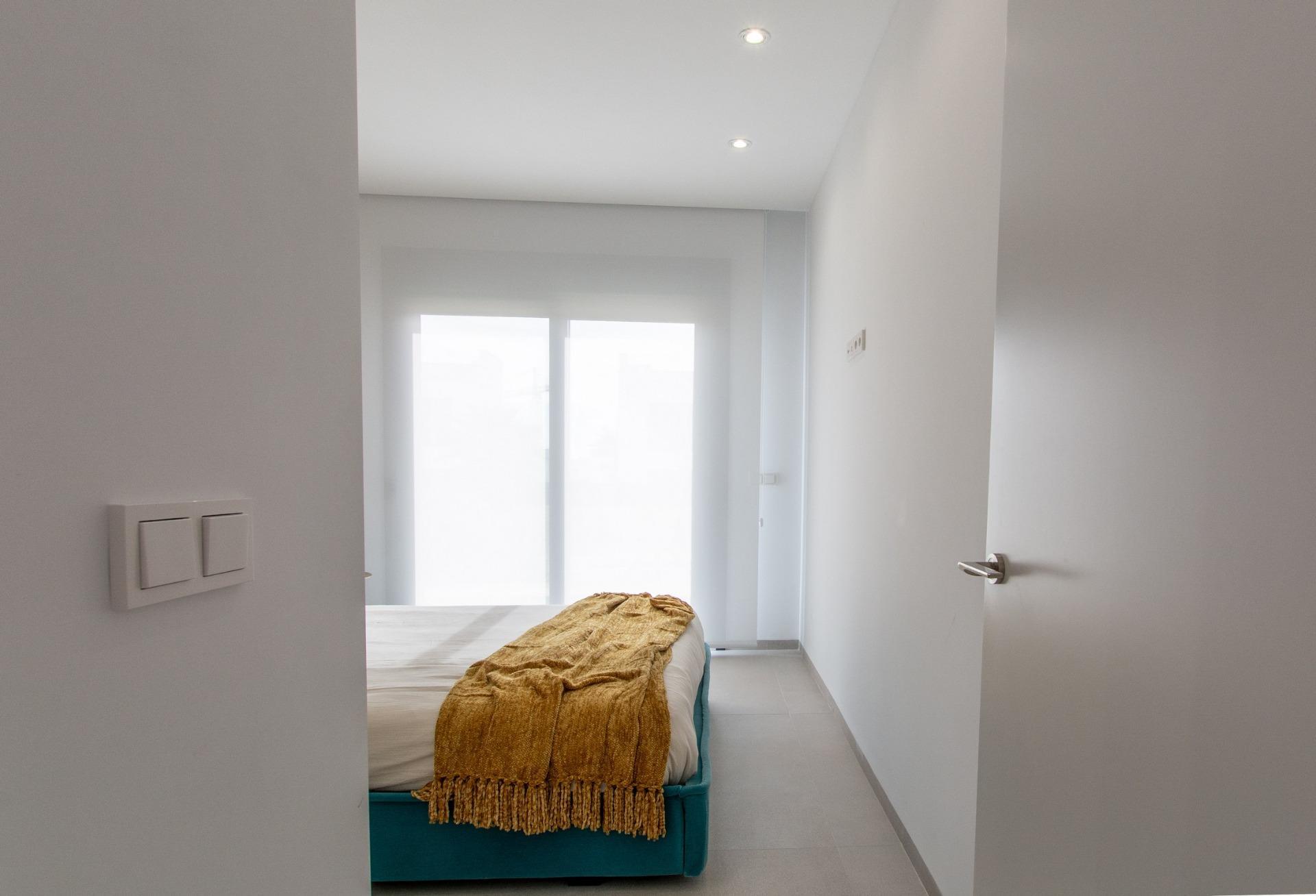 Ático de Lujo en Finestrat: Piscina Privada, Vistas al Mar y Obra Nueva