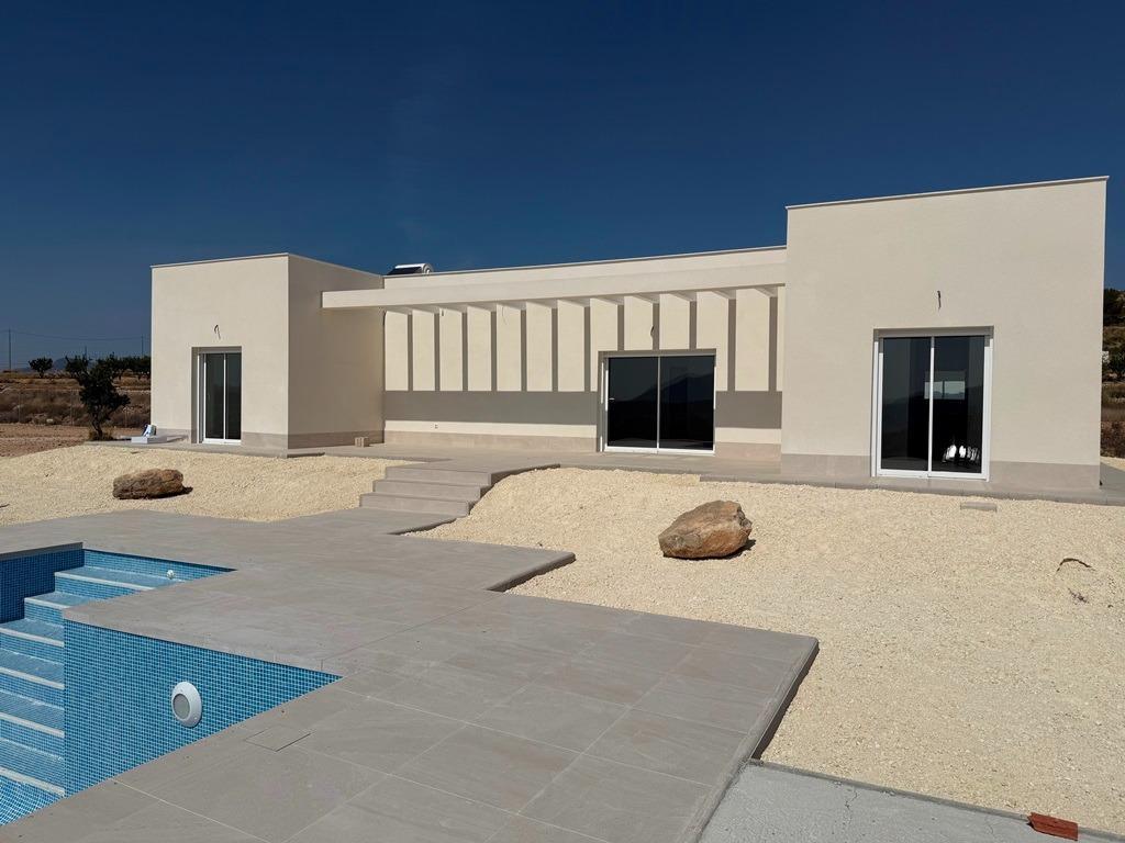 Villa Obra Nueva 3 Hab con Piscina en Pinoso — Tu Hogar Definitivo