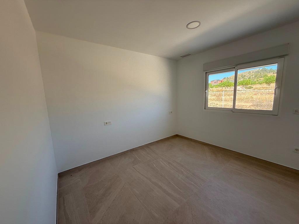 Villa Obra Nueva 3 Hab con Piscina en Pinoso — Tu Hogar Definitivo