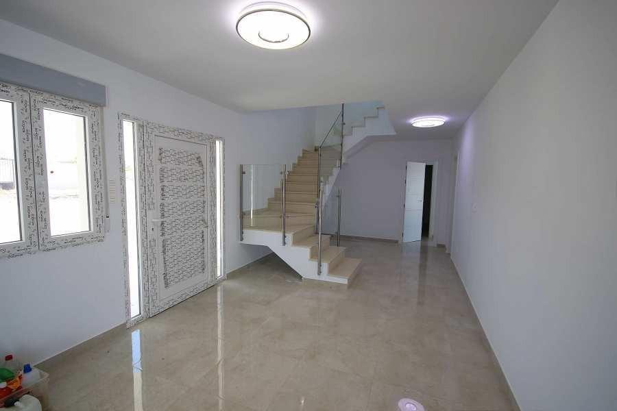 Villa obra nueva en Pinoso (Alicante) con piscina privada — 4 dorm, 10.000m² parcela