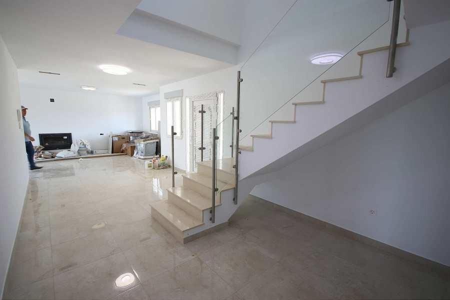 Villa obra nueva en Pinoso (Alicante) con piscina privada — 4 dorm, 10.000m² parcela