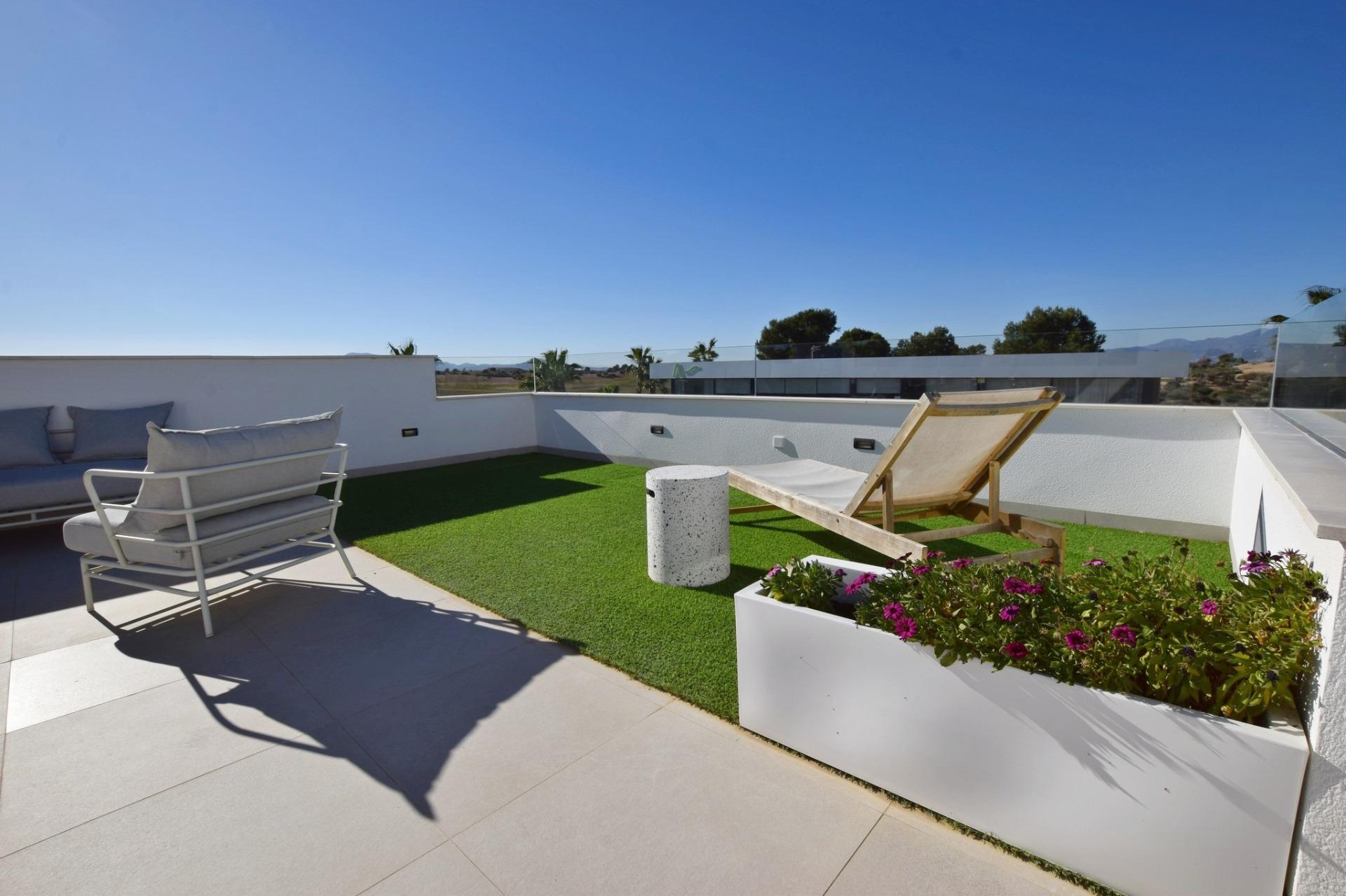 Villa Nueva con Piscina Privada en Alhama de Murcia — 3 Dorm.