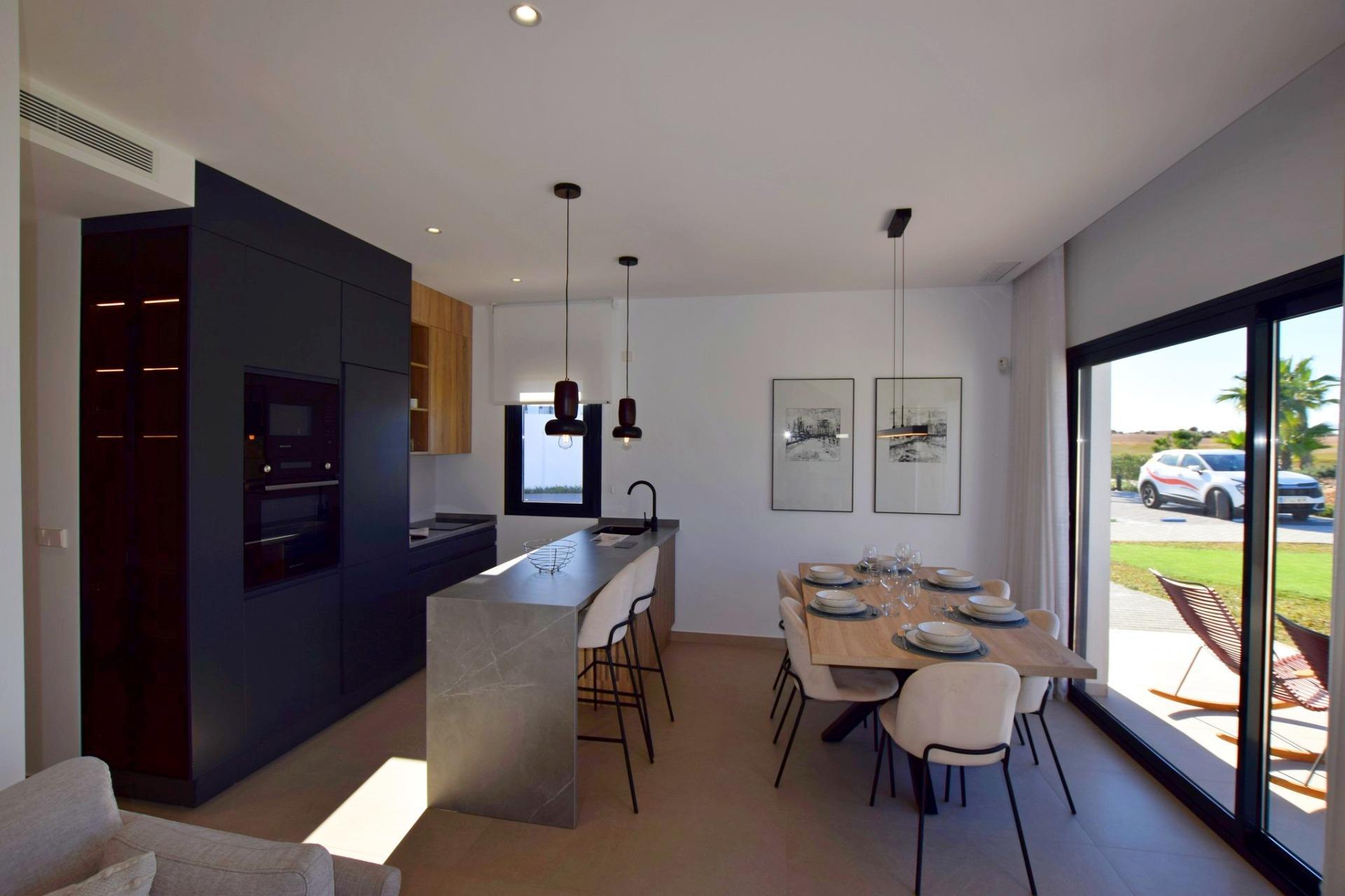 Villa Nueva con Piscina Privada en Alhama de Murcia — 3 Dorm.