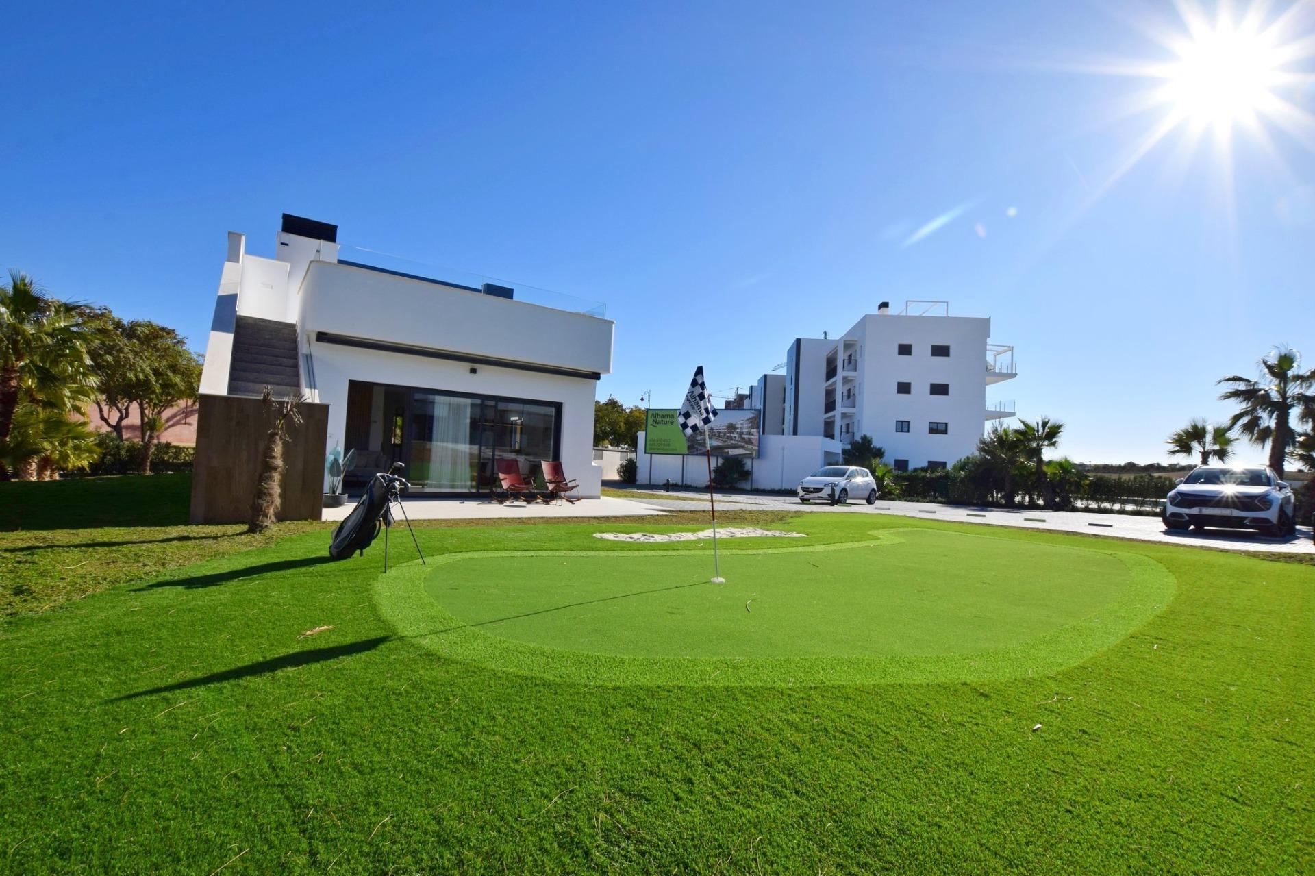 Villa obra nueva con piscina privada en Alhama De Murcia — 3 hab.