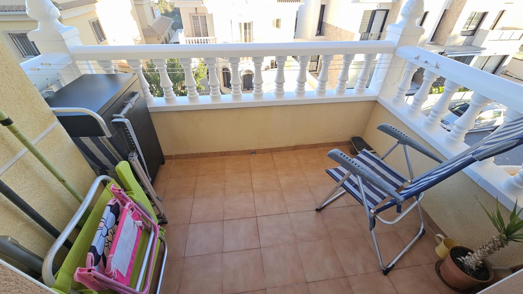 Apartamento con Vistas al Mar en Lomas de Cabo Roig — Piscina Comunitaria