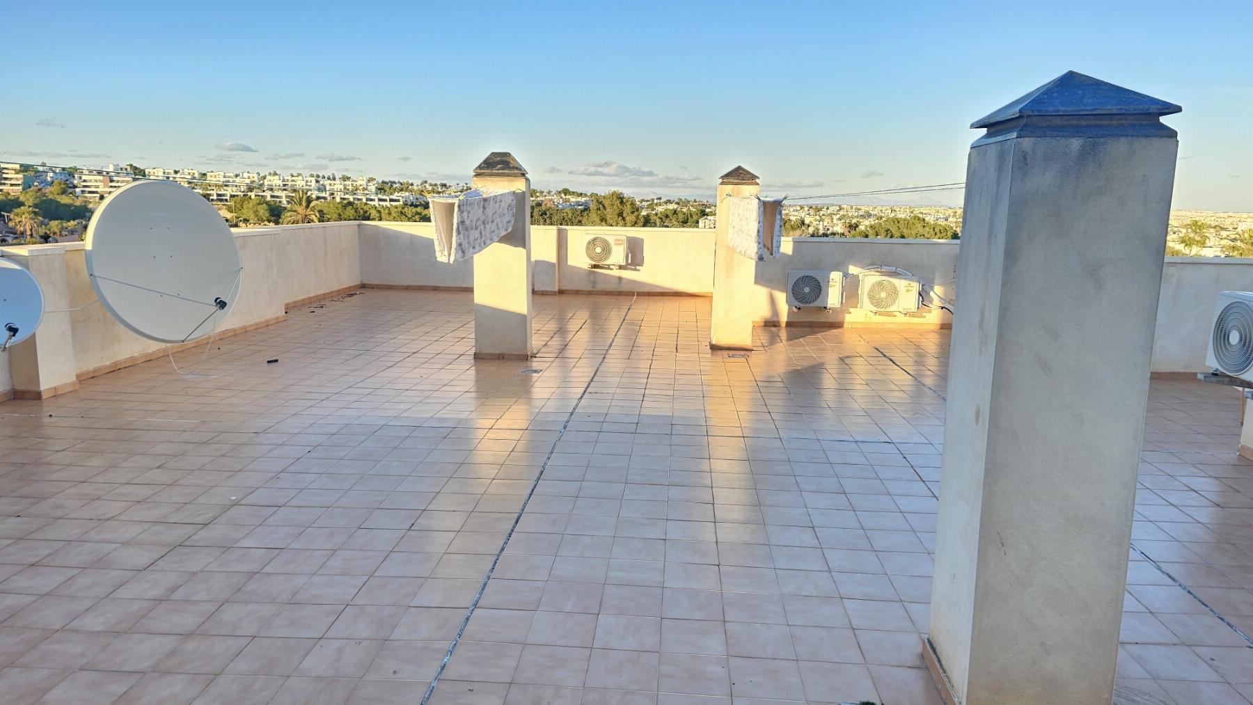 Apartamento con Vistas al Mar en Lomas de Cabo Roig — Piscina Comunitaria