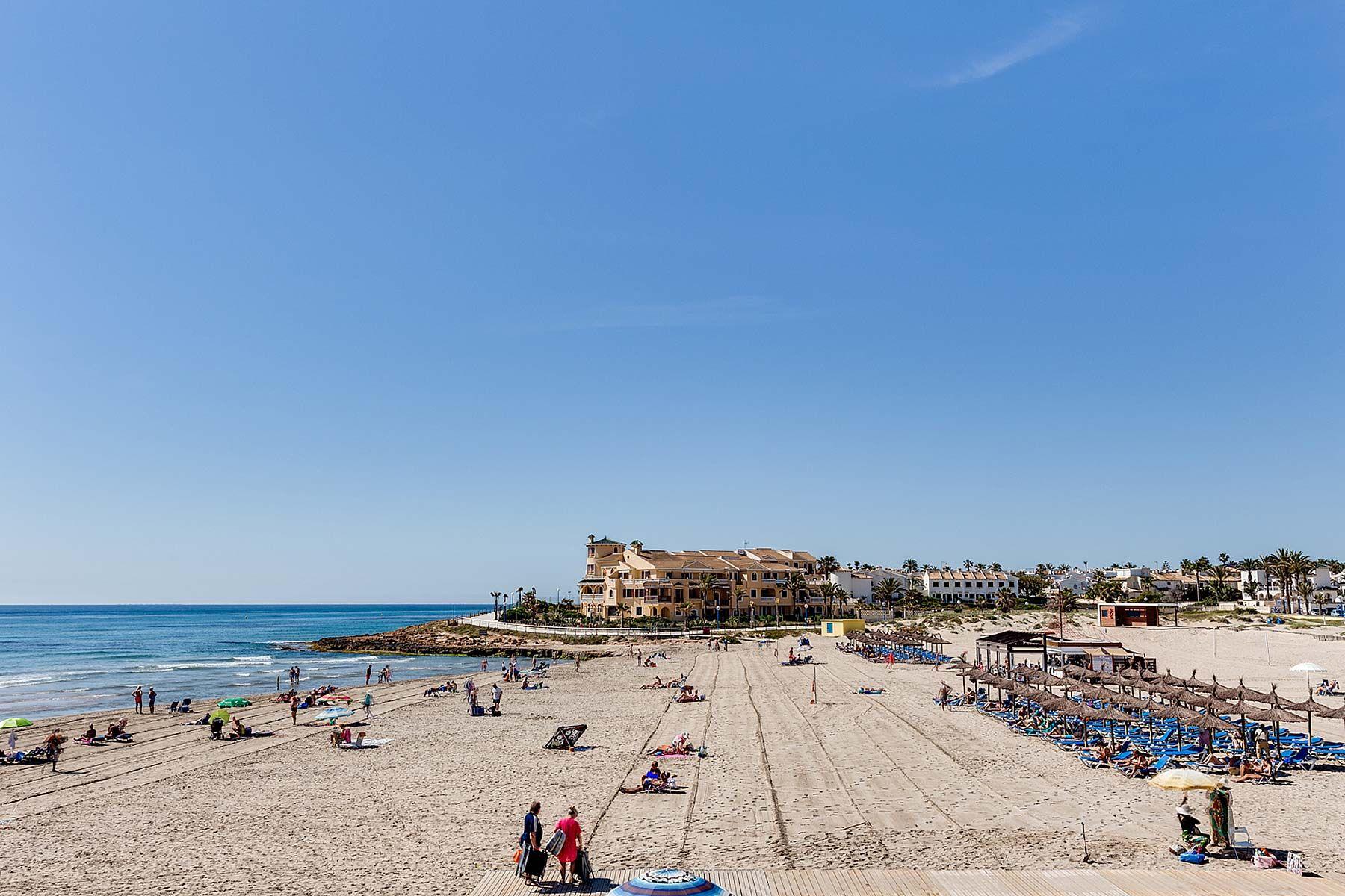 Villa obra nueva con piscina privada en Orihuela Costa — Lujo mediterráneo