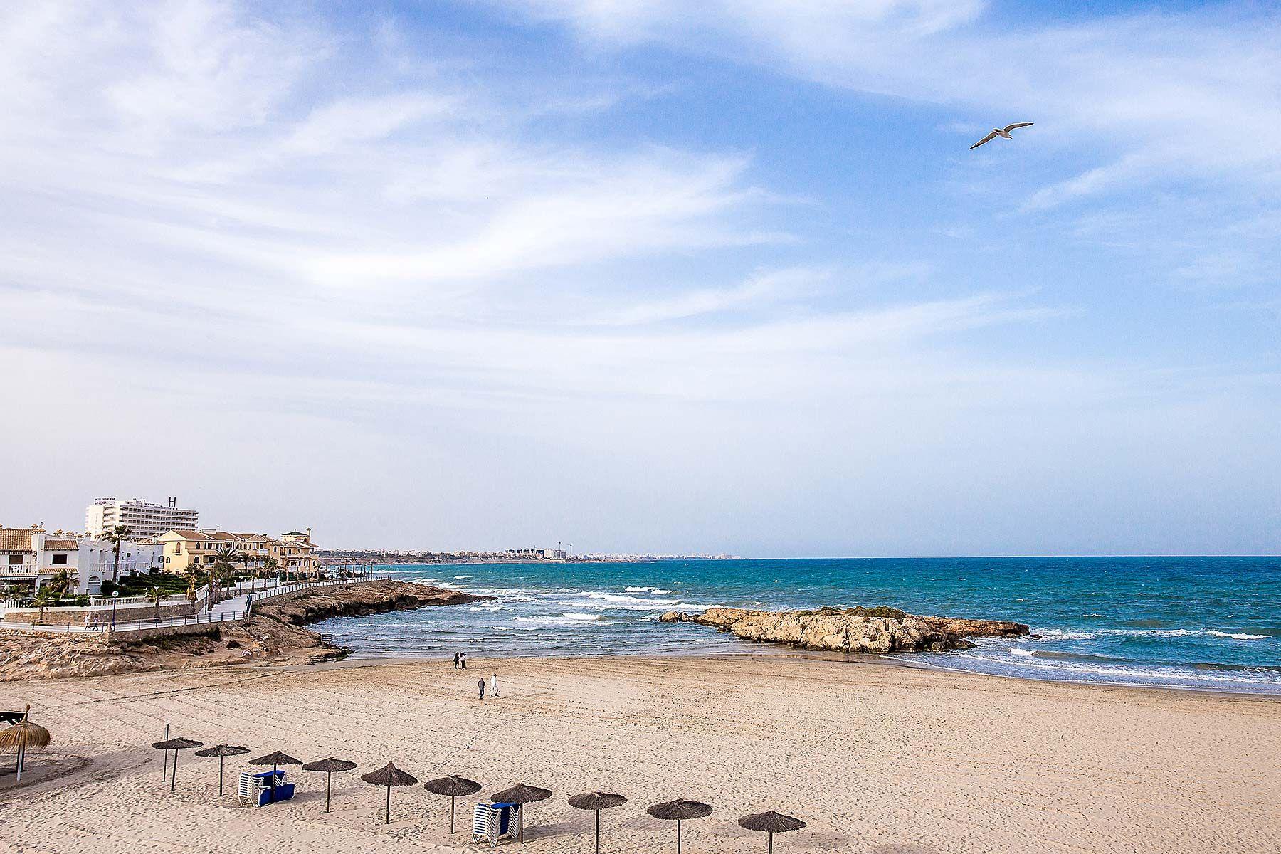 Villa obra nueva con piscina privada en Orihuela Costa — Lujo mediterráneo