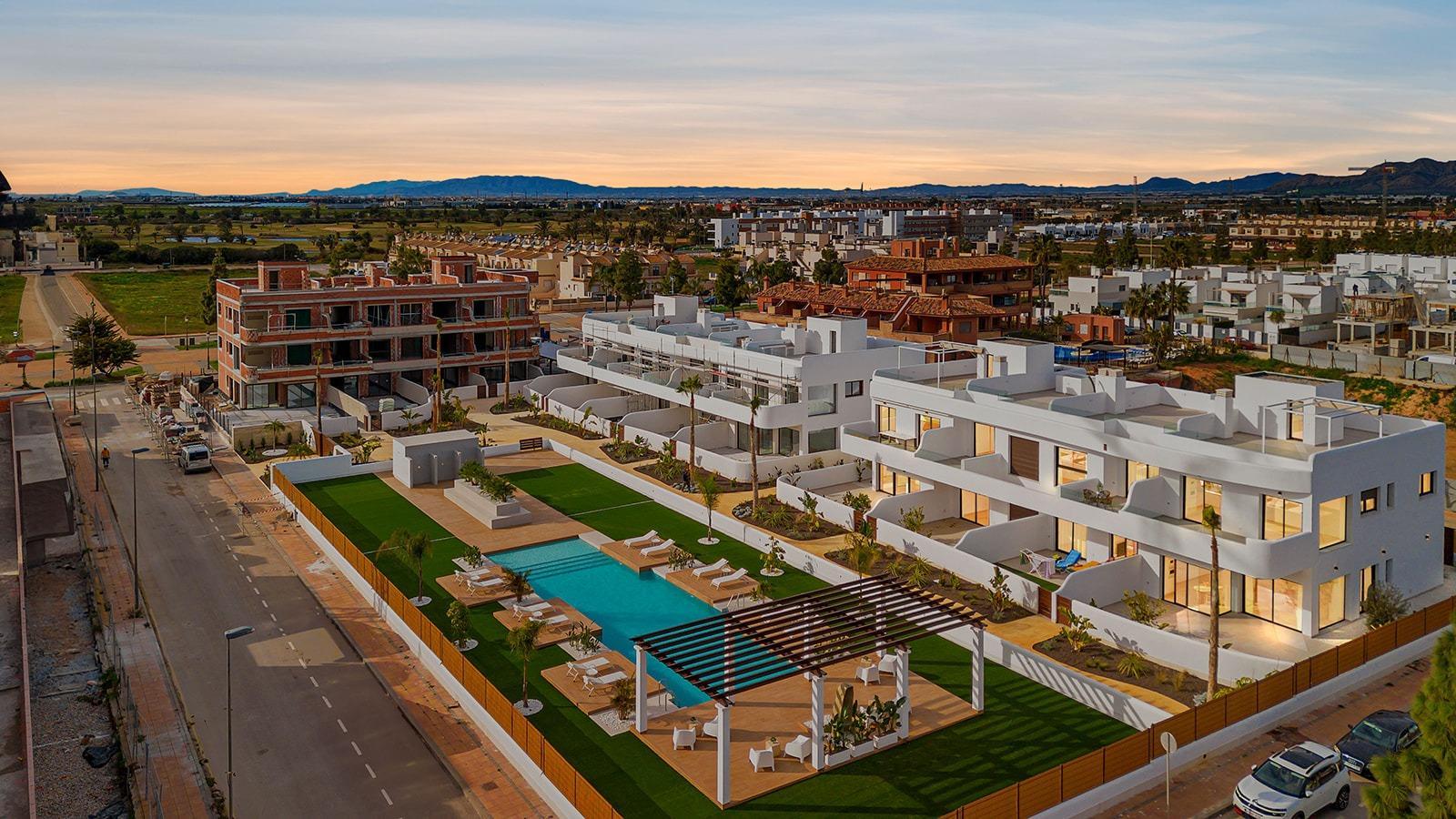 Apartamento obra nueva con piscina privada en Los Alcázares