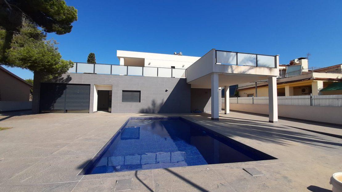 Villa 4 Dorm. con Piscina Privada en Dehesa de Campoamor - 985.000€