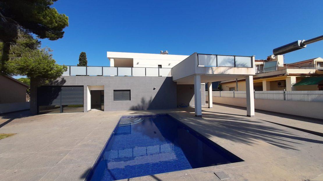 Villa 4 Dorm. con Piscina Privada en Dehesa de Campoamor - 985.000€