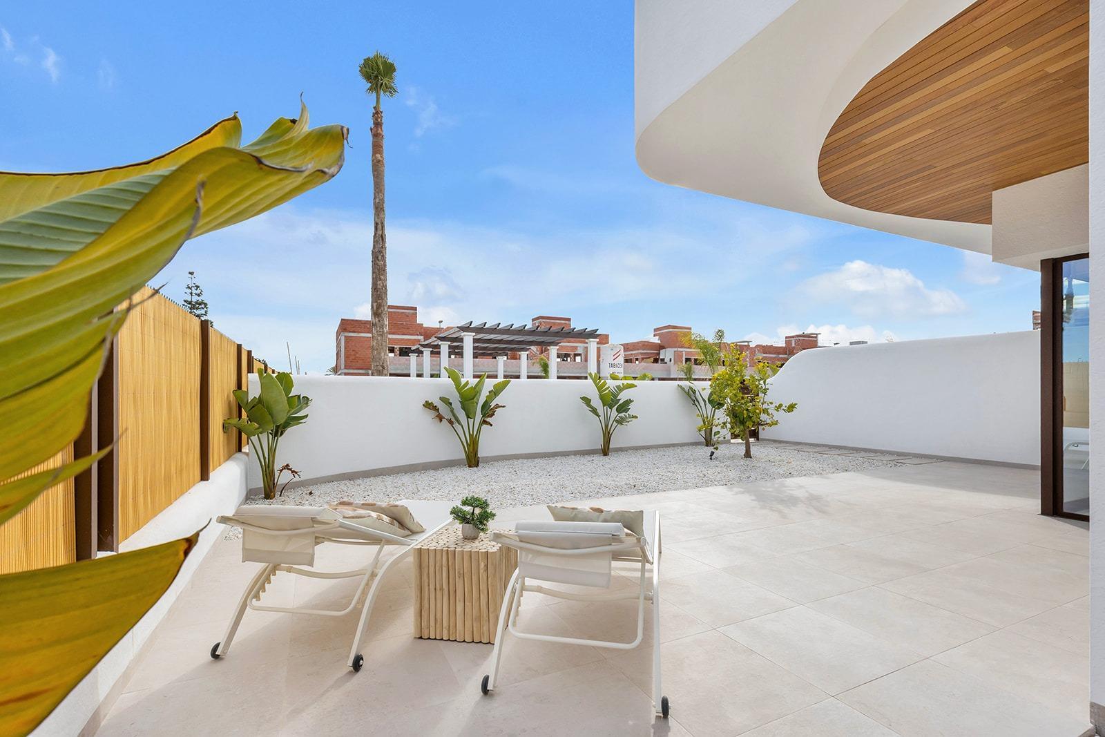 Villa obra nueva con piscina en Los Alcázares — 3 hab