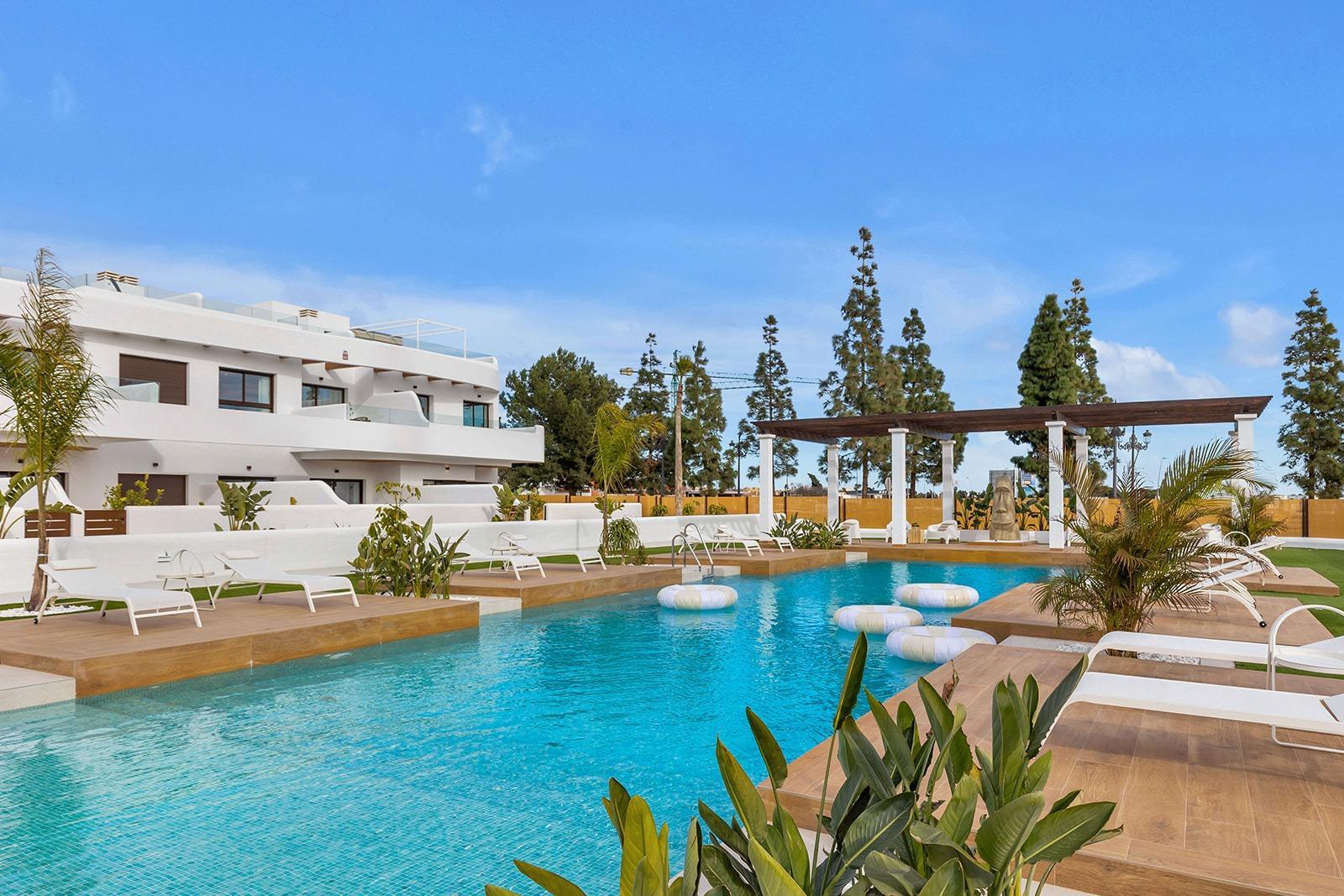 Villa obra nueva con piscina en Los Alcázares — 3 hab