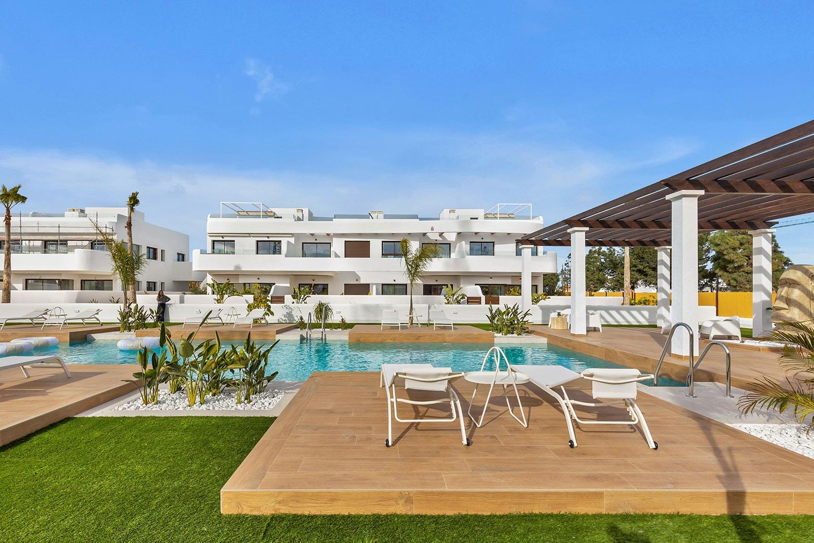 Villa obra nueva con piscina en Los Alcázares — 3 hab
