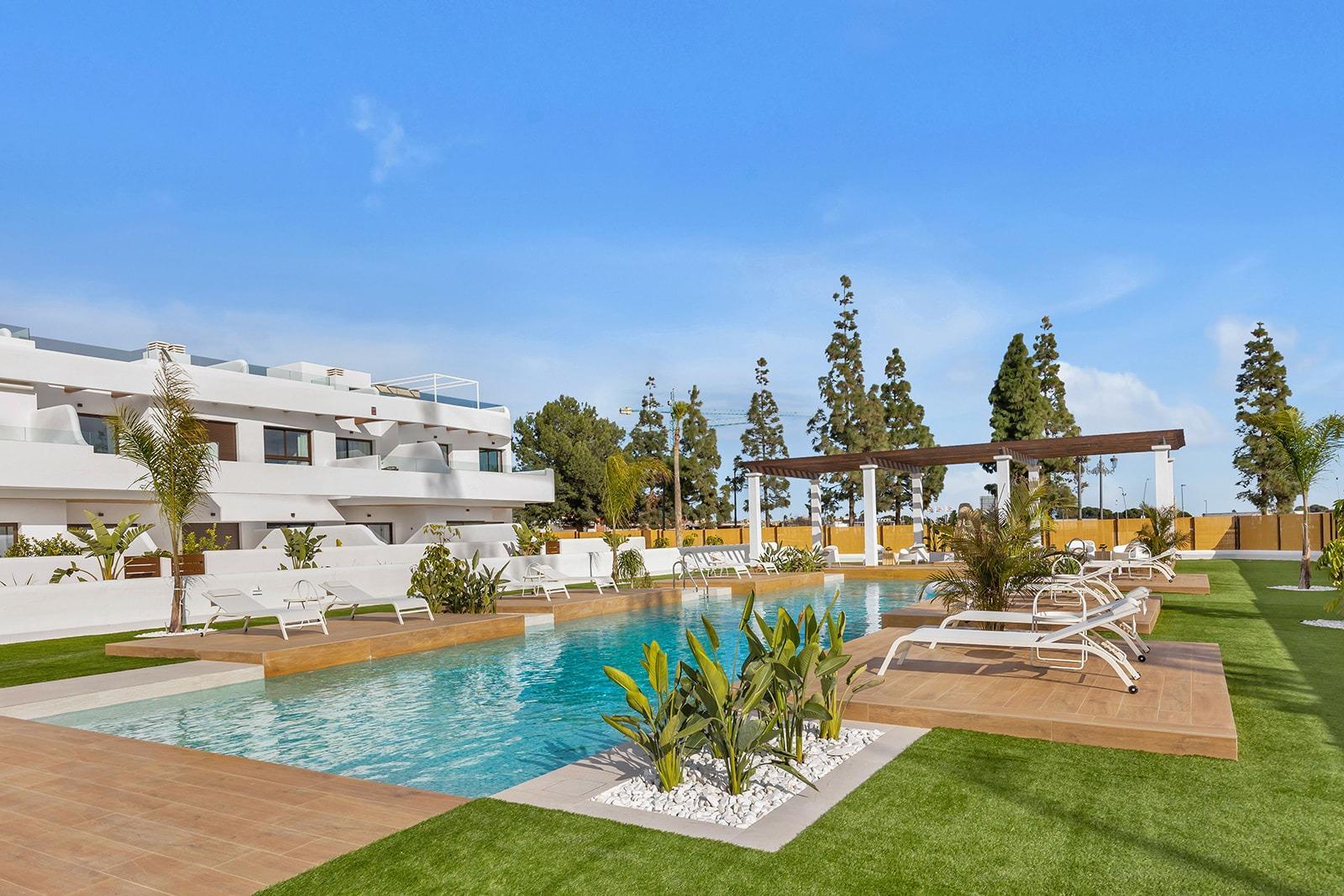 Villa obra nueva con piscina en Los Alcázares — 3 hab