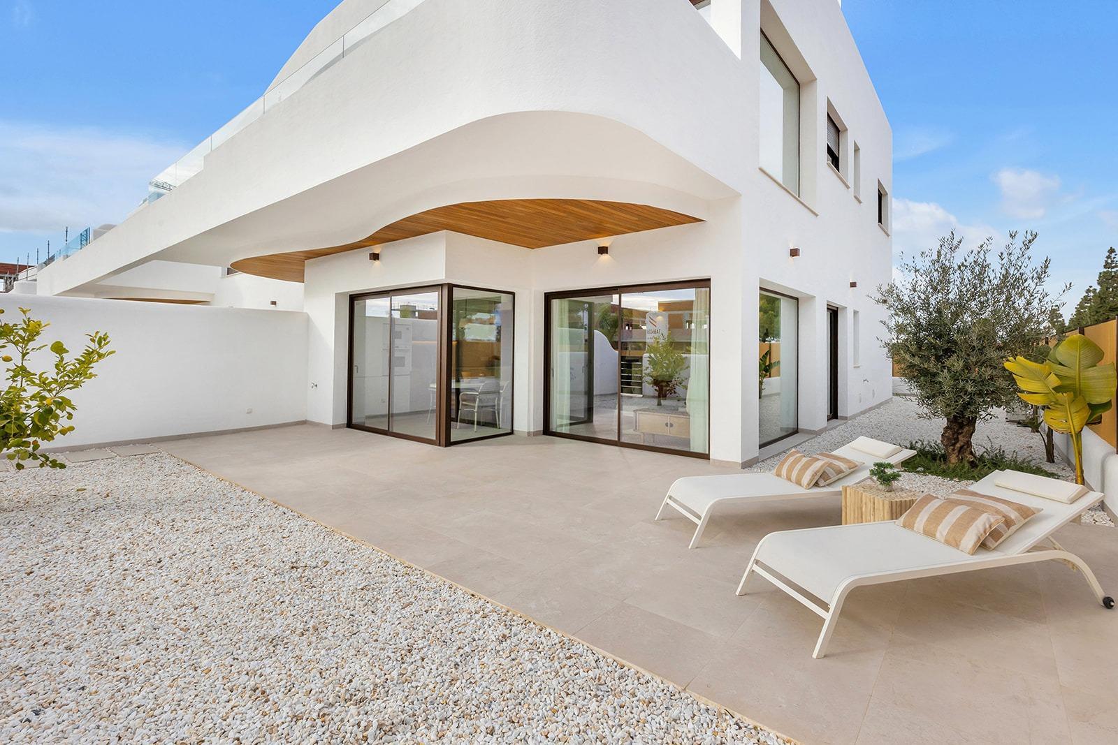Chalet obra nueva en Los Alcázares con piscina privada — 3 dorm.