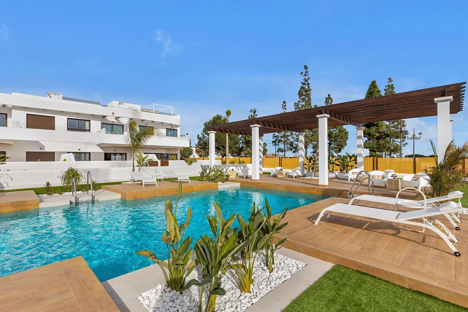 Chalet obra nueva en Los Alcázares con piscina privada — 3 dorm.