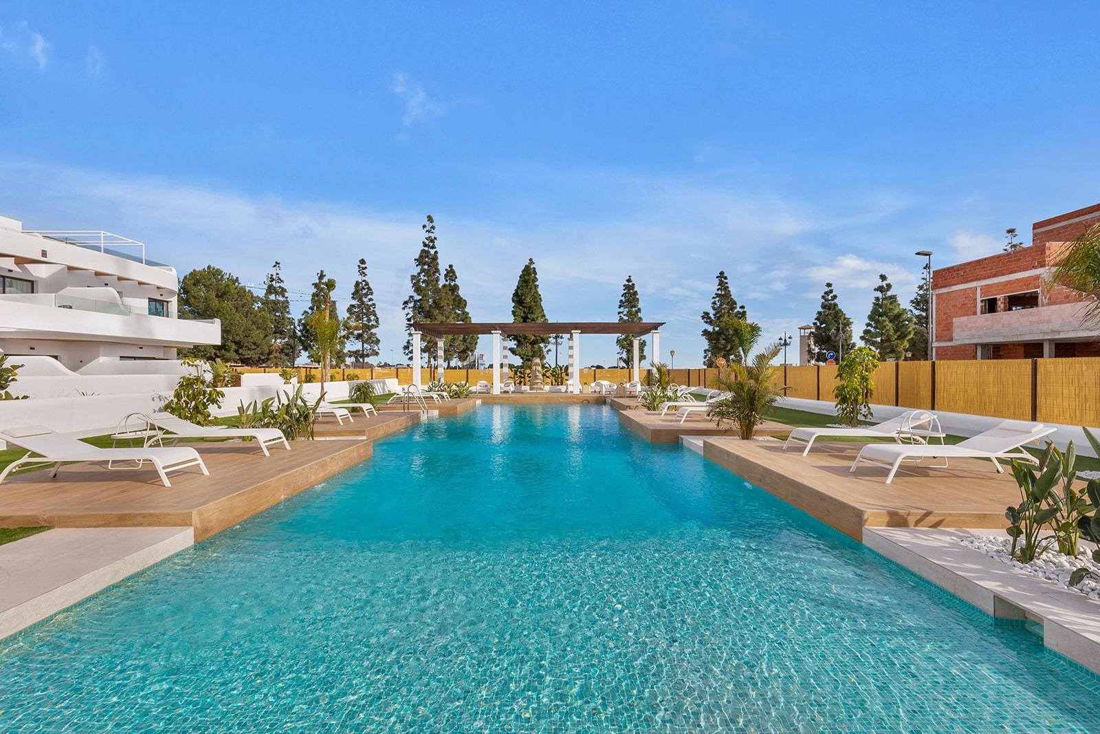 Chalet obra nueva en Los Alcázares con piscina privada — 3 dorm.