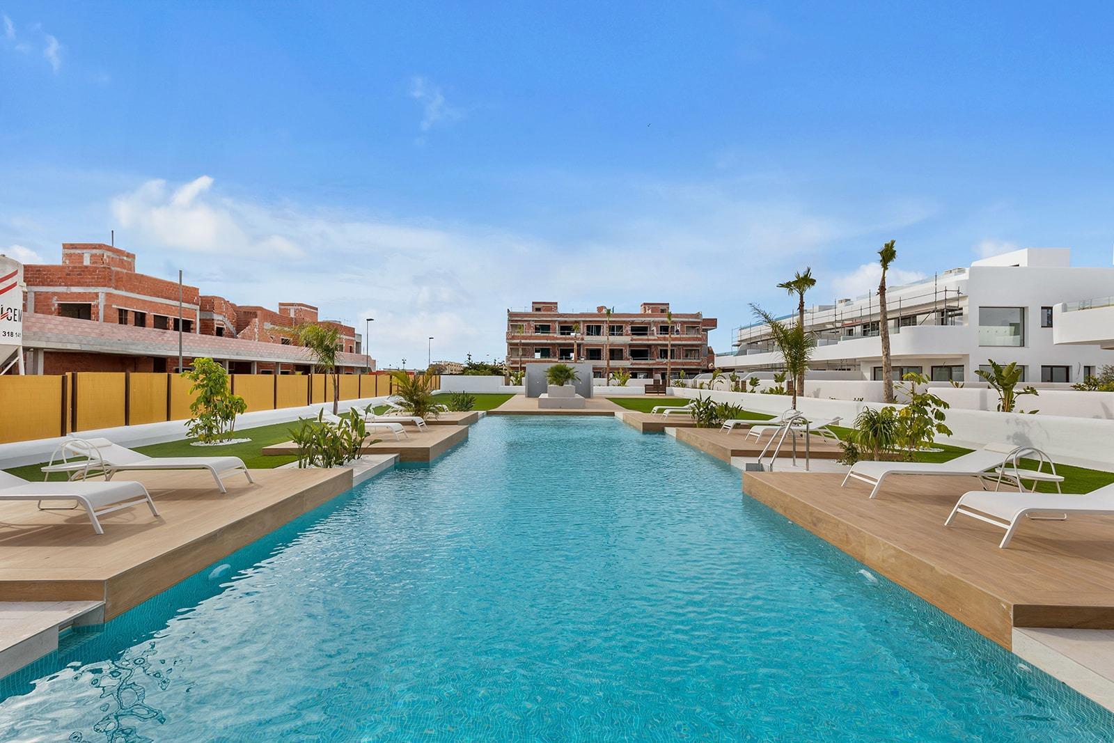 Chalet obra nueva en Los Alcázares con piscina privada — 3 dorm.