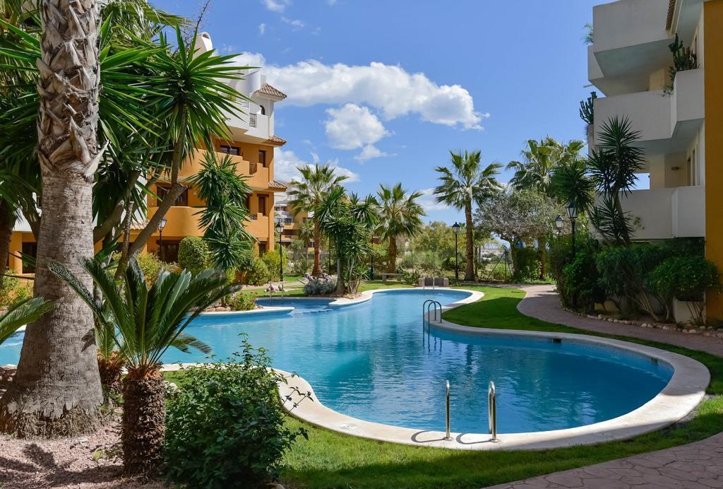 Apartamento con piscina privada en Punta Prima, Torrevieja — 115m²