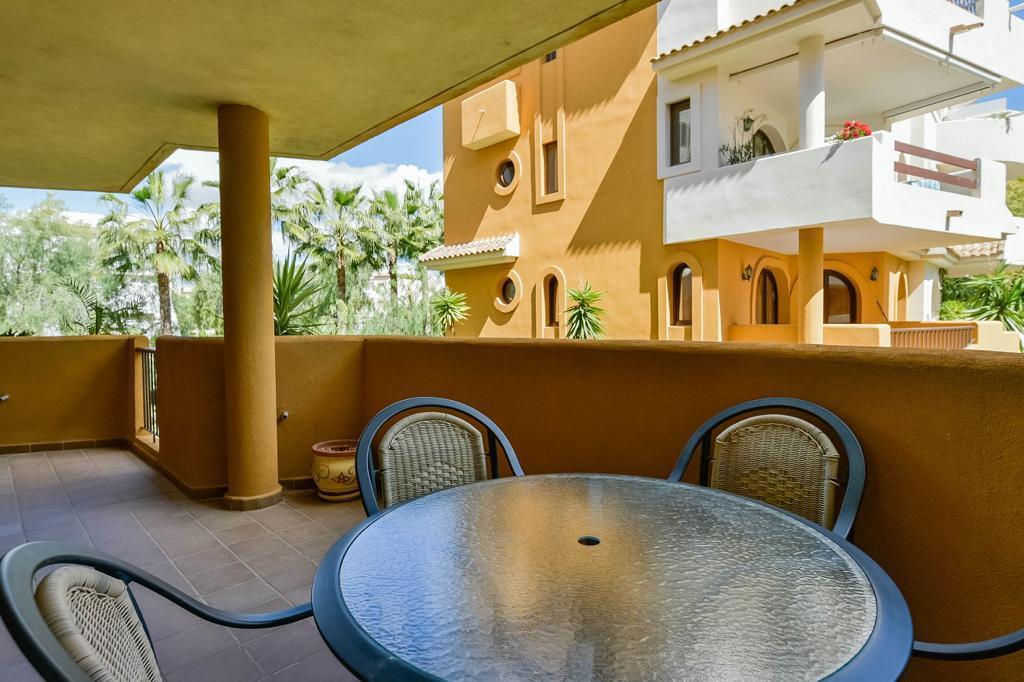 Apartamento con piscina privada en Punta Prima, Torrevieja — 115m²