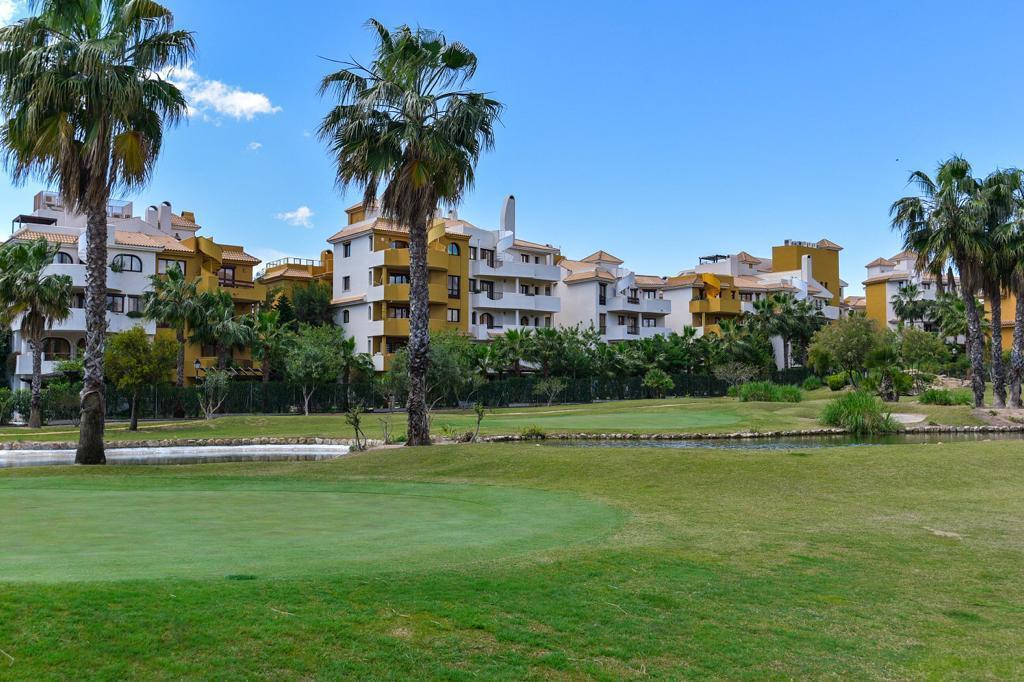 Apartamento con piscina privada en Punta Prima, Torrevieja — 115m²
