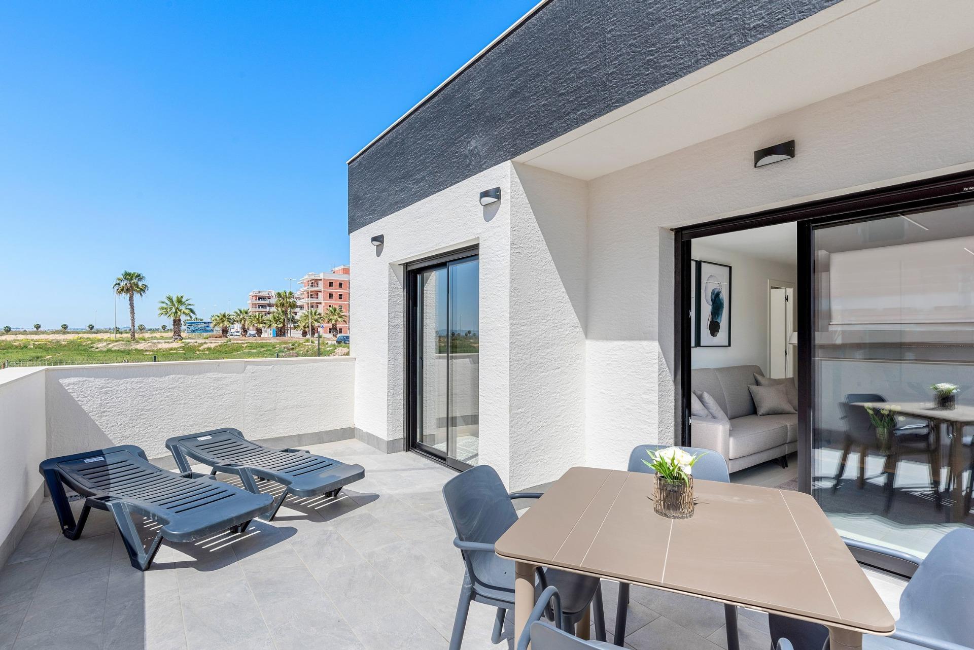 Apartamento obra nueva con piscina privada en Guardamar — 2 dorm