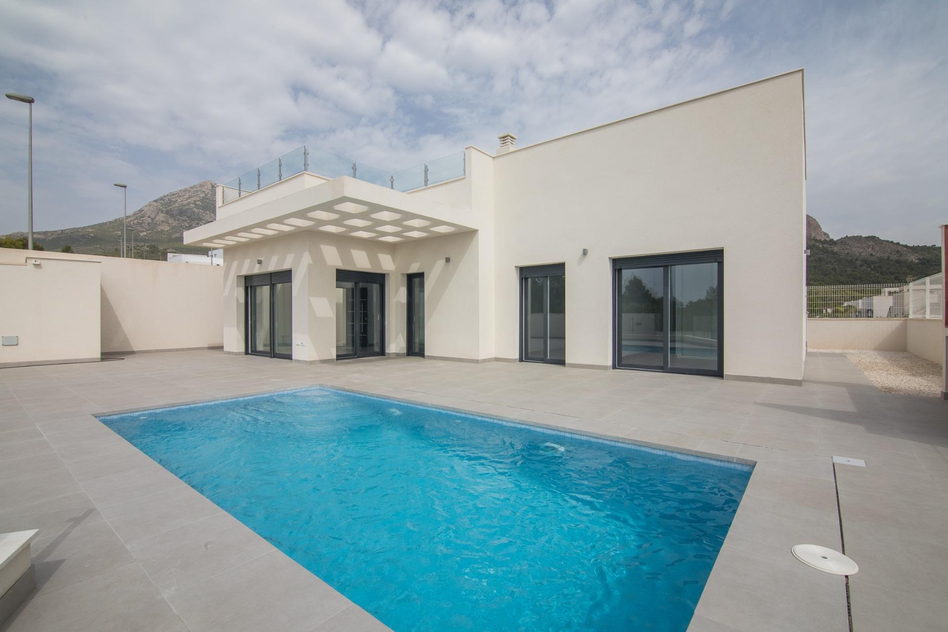 Villa obra nueva en Polop con piscina y solárium | 3 hab