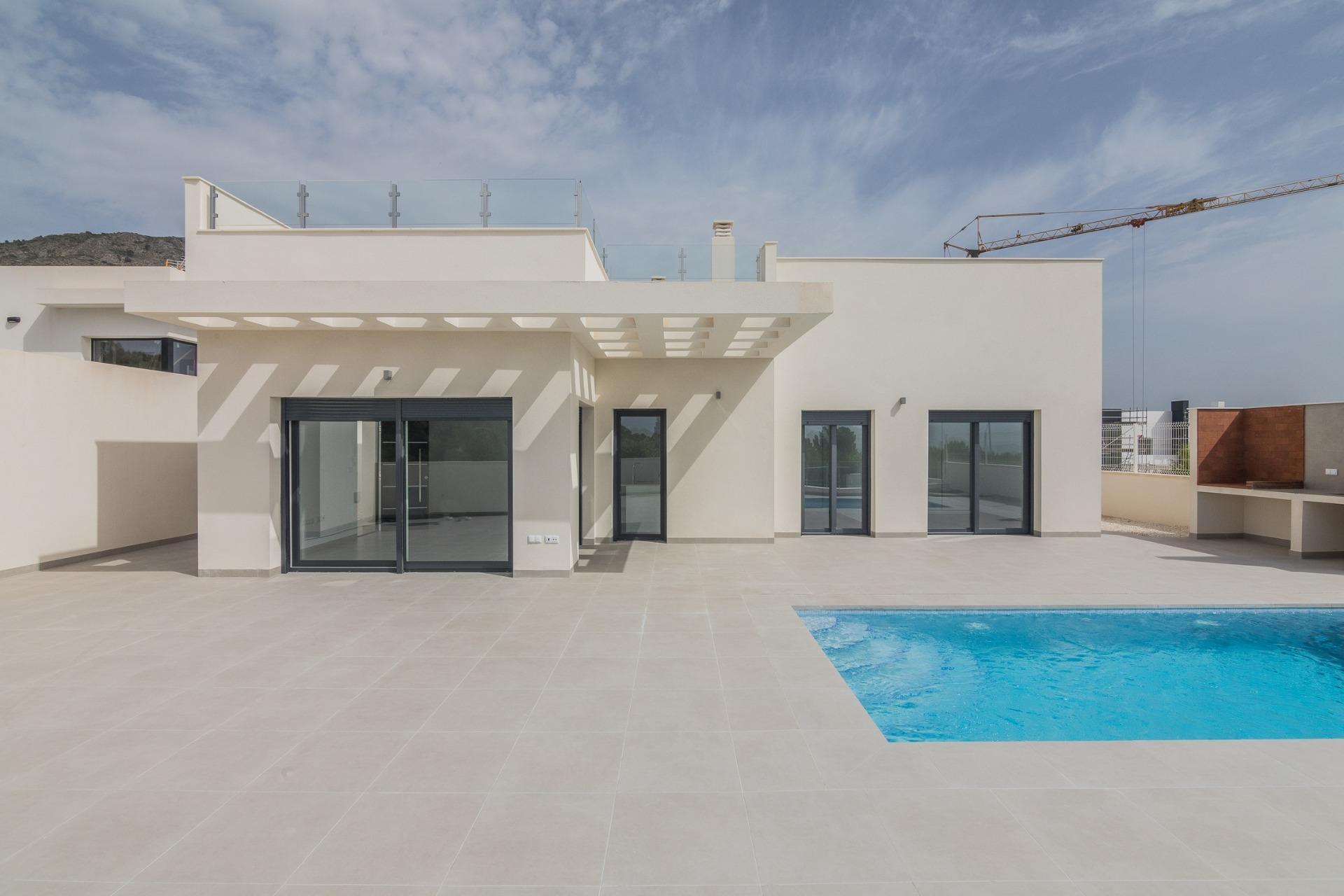 Villa obra nueva en Polop con piscina y solárium | 3 hab