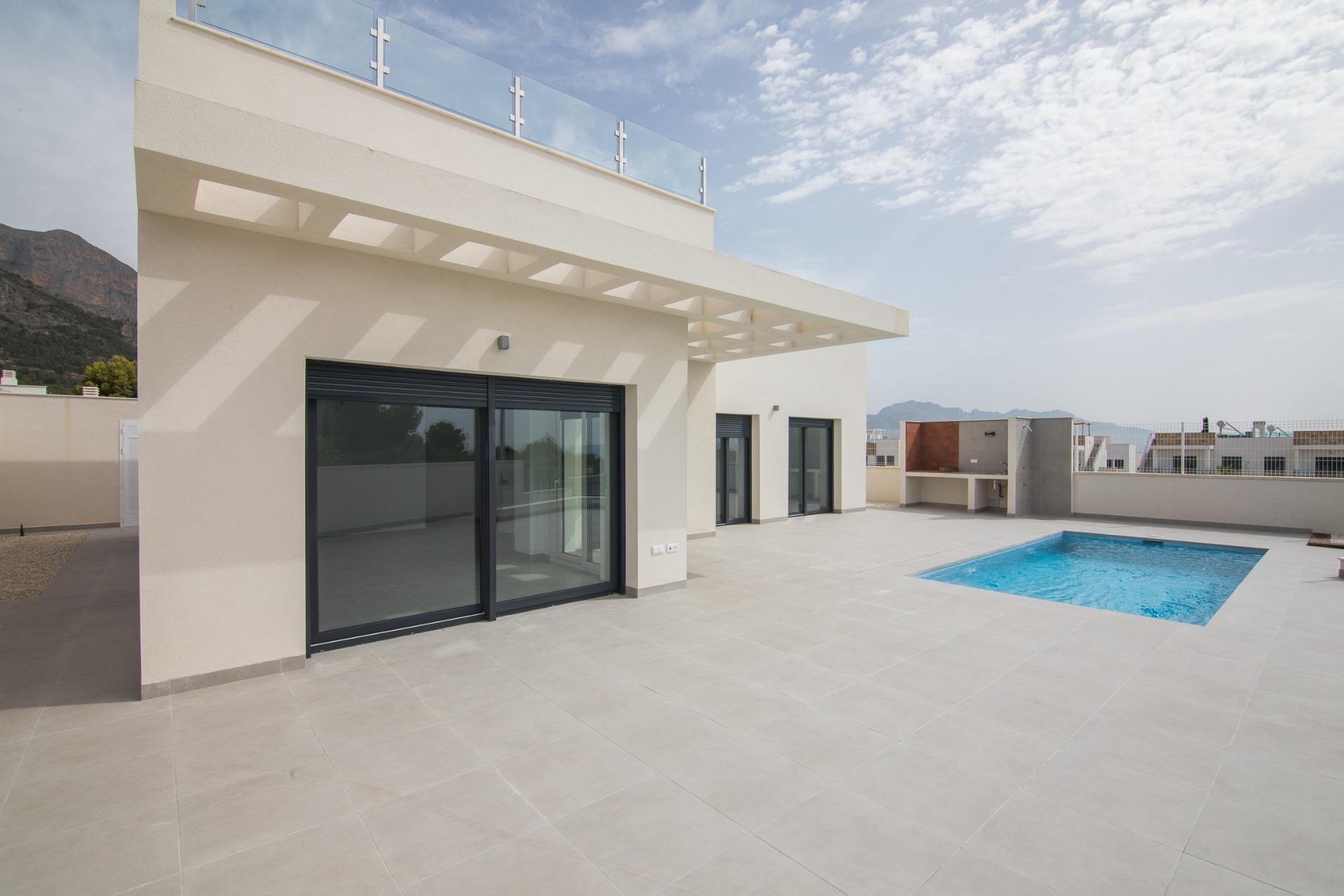 Villa obra nueva en Polop con piscina y solárium | 3 hab
