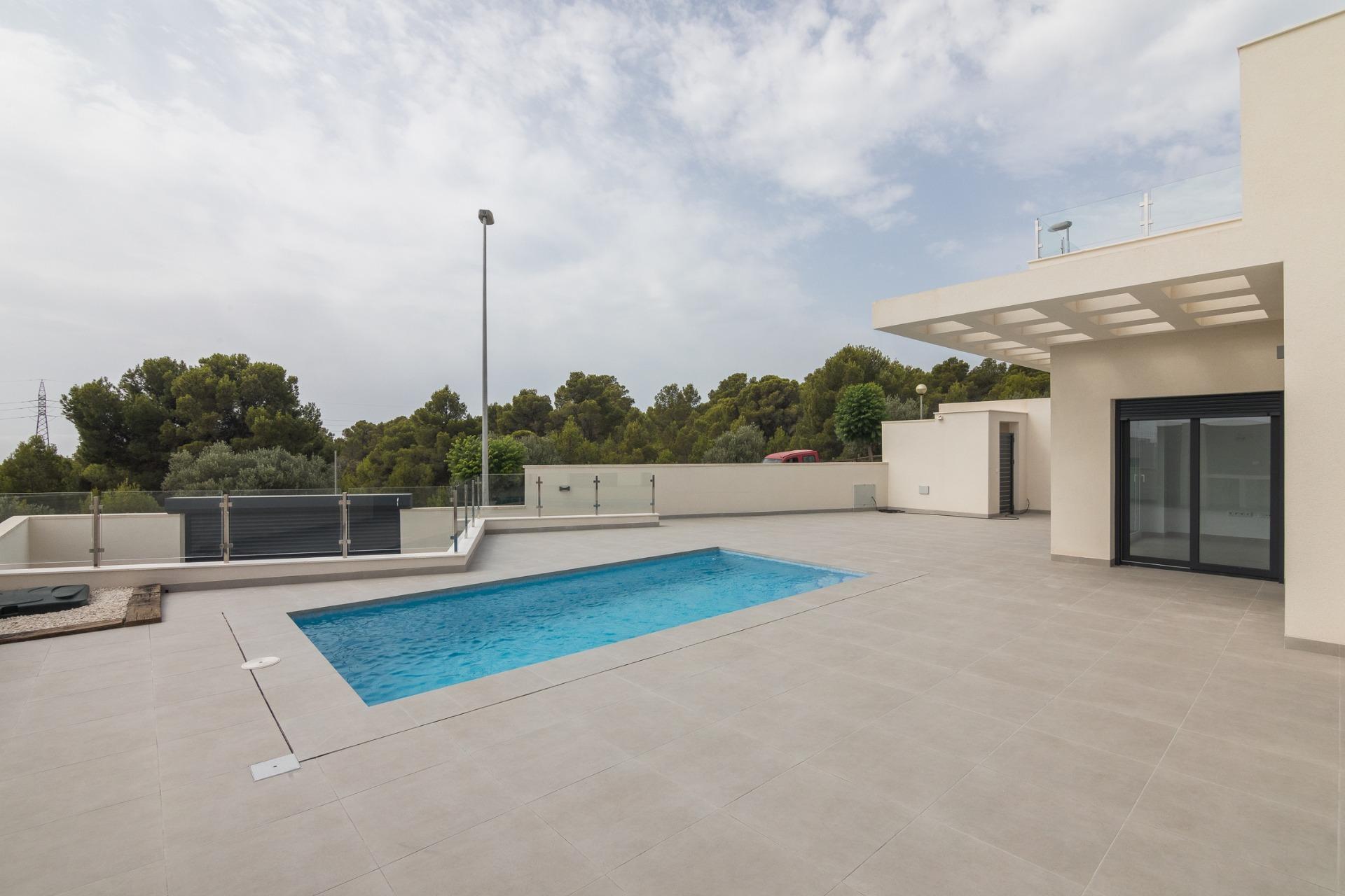 Villa obra nueva en Polop con piscina y solárium | 3 hab