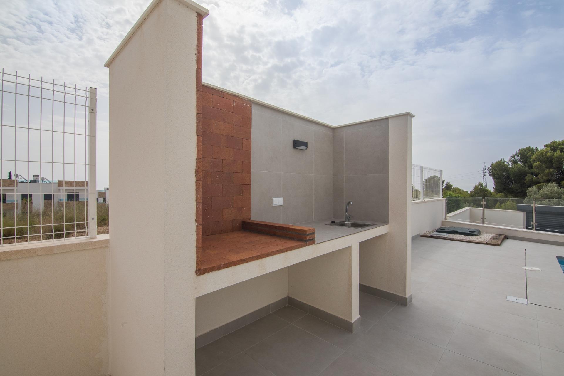 Villa obra nueva en Polop con piscina y solárium | 3 hab