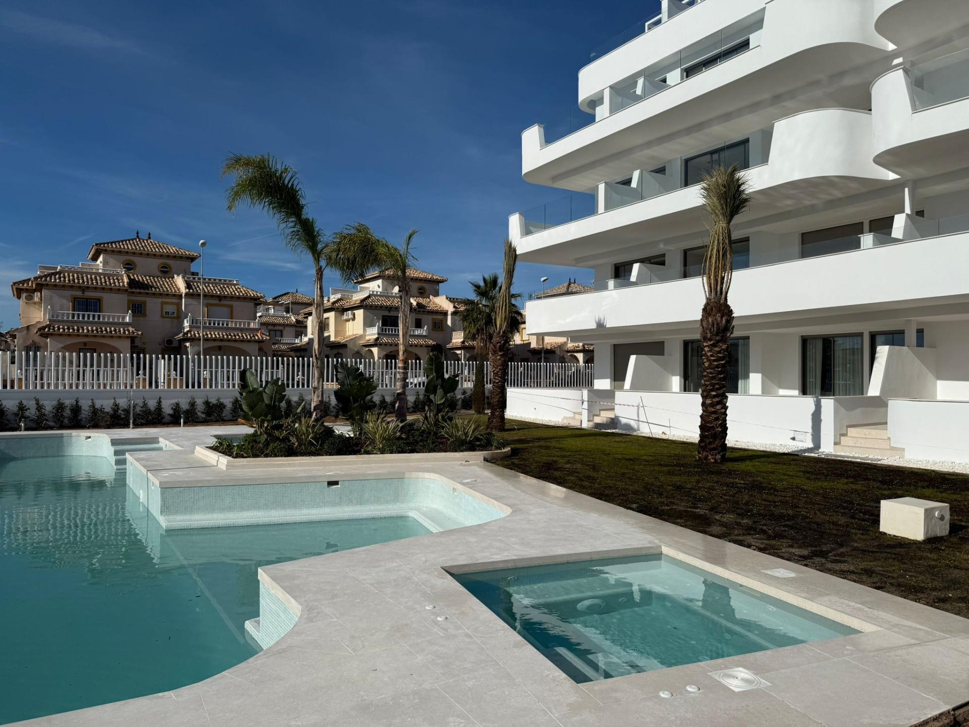 Apartamento Obra Nueva con Piscina Privada en Orihuela Costa - 2 Dorm.