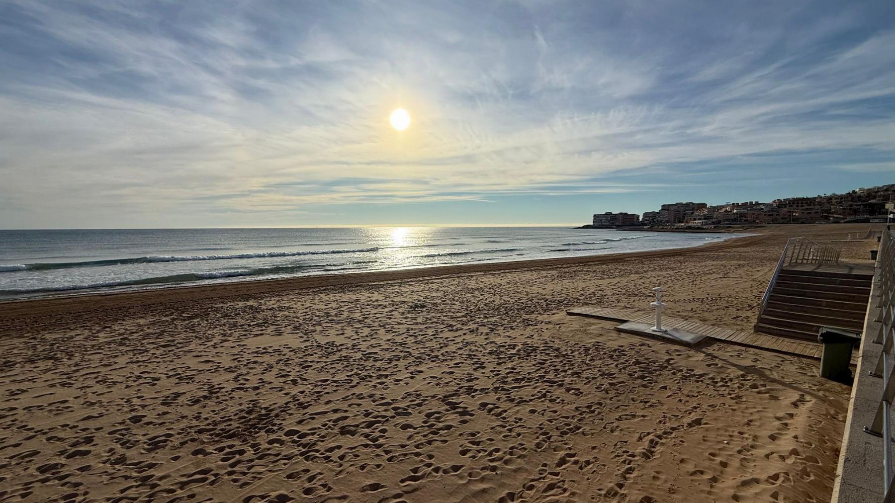 Chalet Esquinero Frente al Mar en La Mata, Torrevieja — 4 Dorm