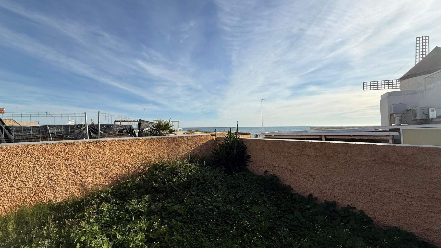 Chalet Esquinero Frente al Mar en La Mata, Torrevieja — 4 Dorm