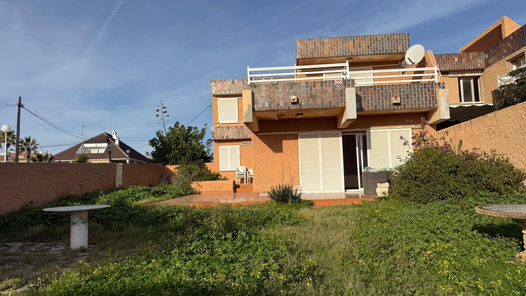 Chalet Esquinero Frente al Mar en La Mata, Torrevieja — 4 Dorm