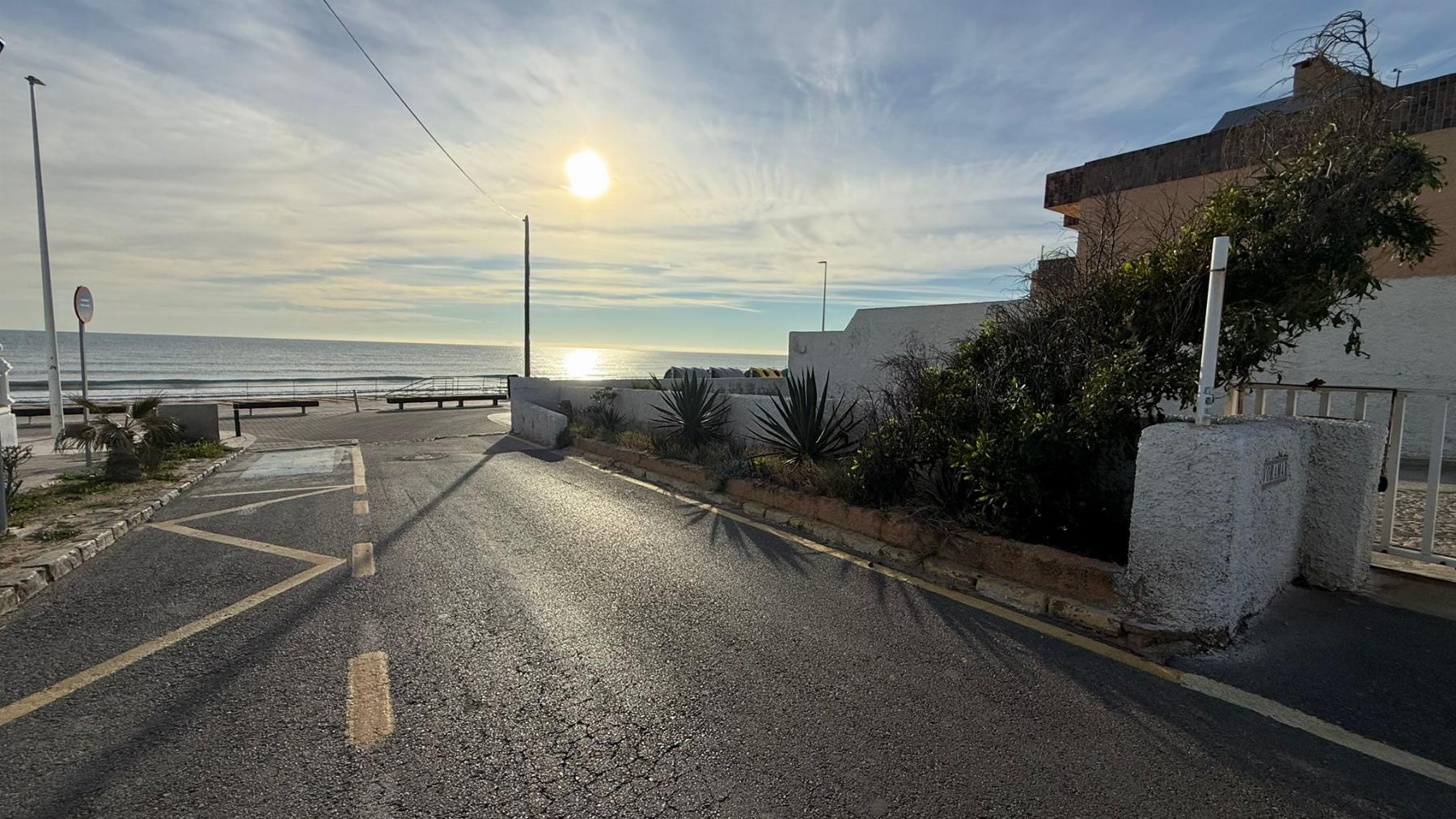 Chalet Esquinero Frente al Mar en La Mata, Torrevieja — 4 Dorm
