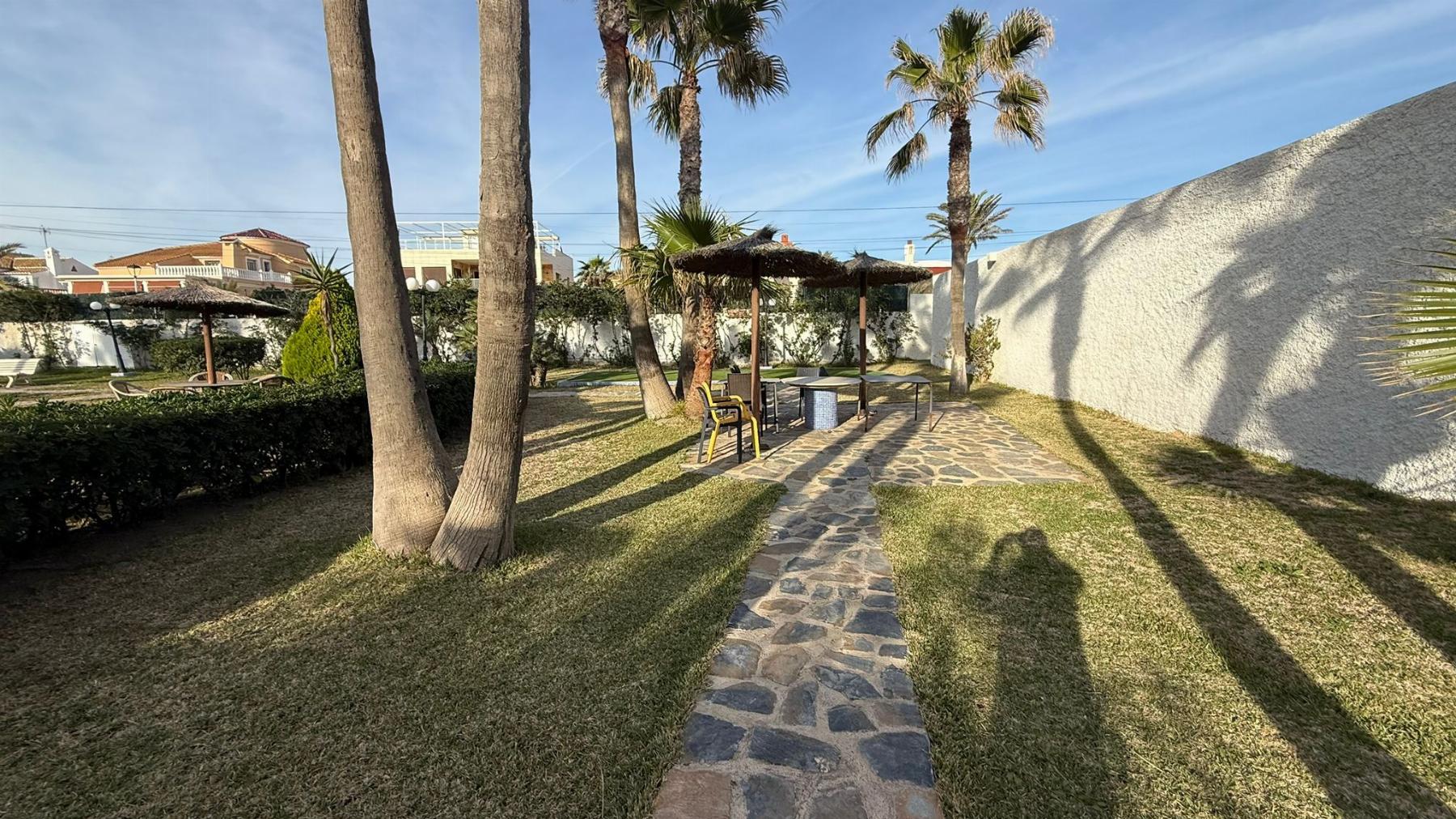 Chalet Esquinero Frente al Mar en La Mata, Torrevieja — 4 Dorm