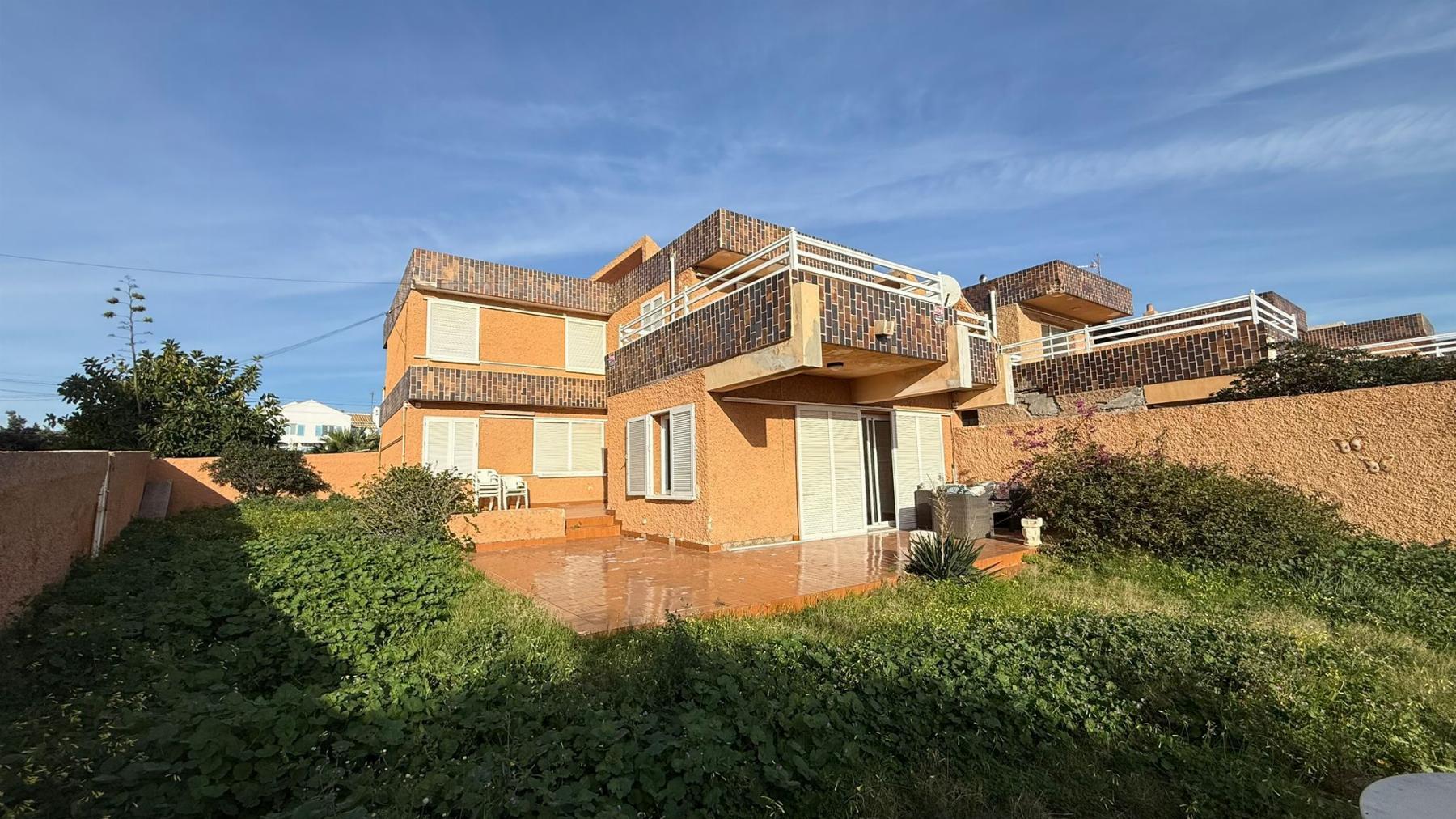 Chalet Esquinero Frente al Mar en La Mata, Torrevieja — 4 Dorm