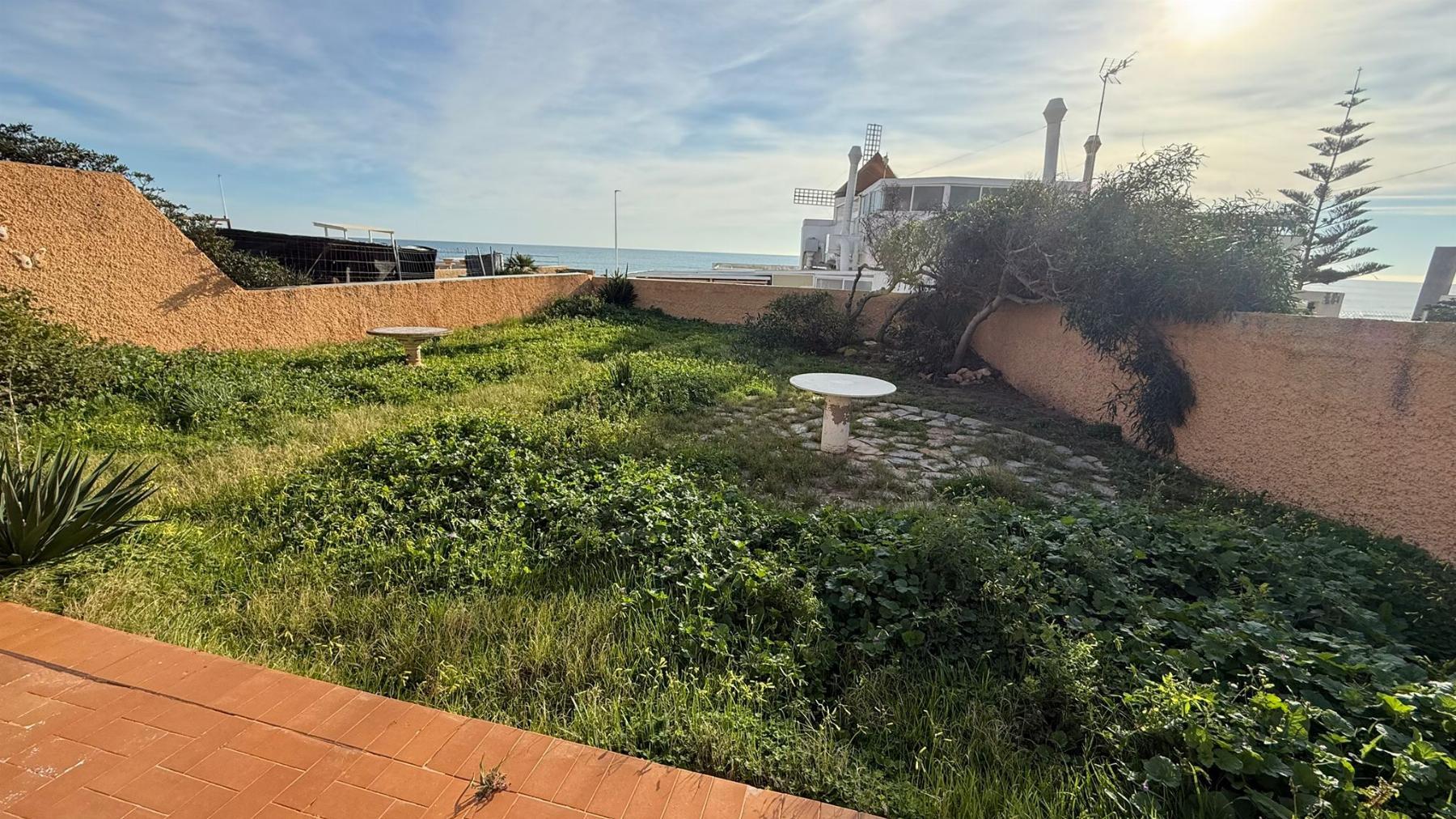 Chalet Esquinero Frente al Mar en La Mata, Torrevieja — 4 Dorm