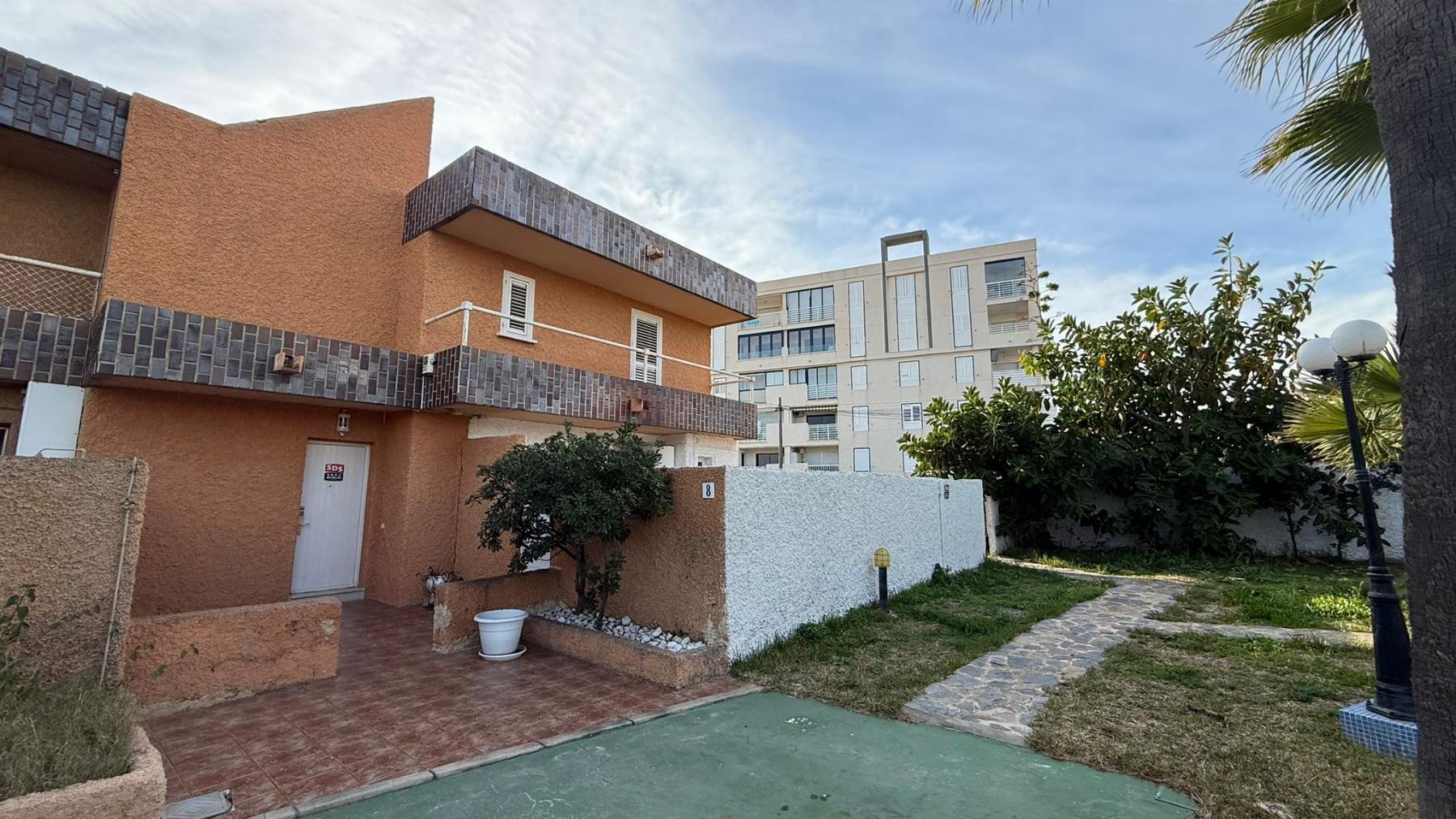 Chalet Esquinero Frente al Mar en La Mata, Torrevieja — 4 Dorm