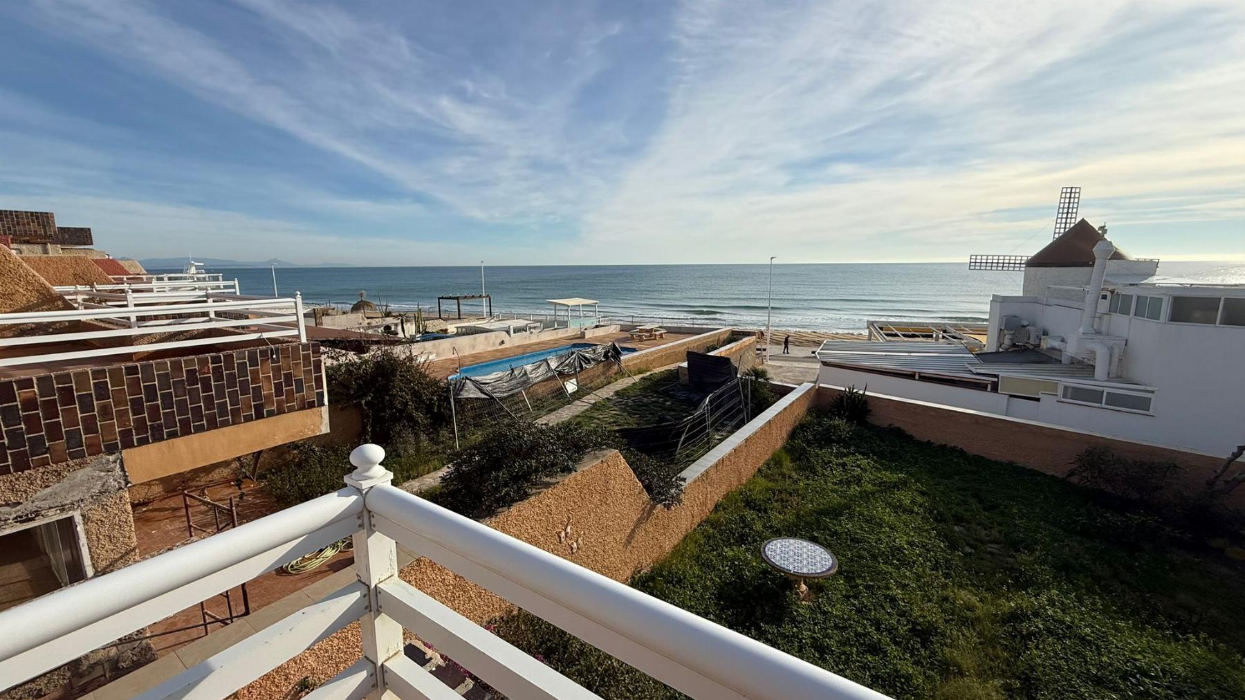 Chalet Esquinero Frente al Mar en La Mata, Torrevieja — 4 Dorm