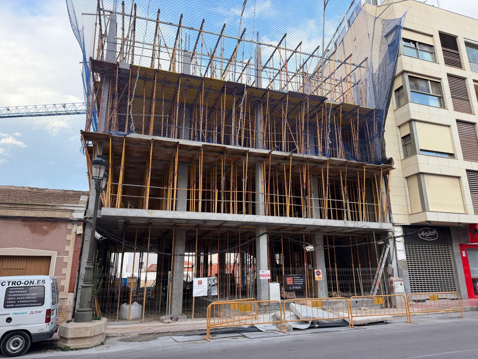 Apartamento obra nueva con piscina privada en Guardamar del Segura — 2 dorm.