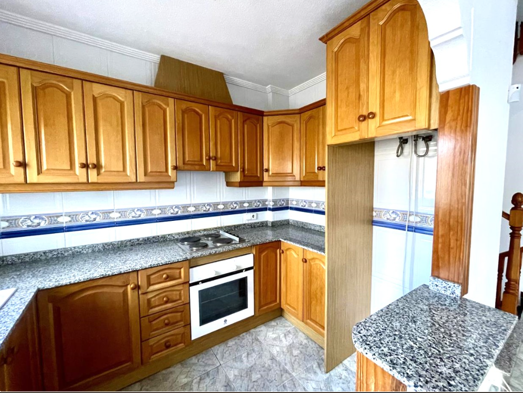 Chalet en San Miguel de Salinas con Piscina Privada — Hogar Mediterráneo