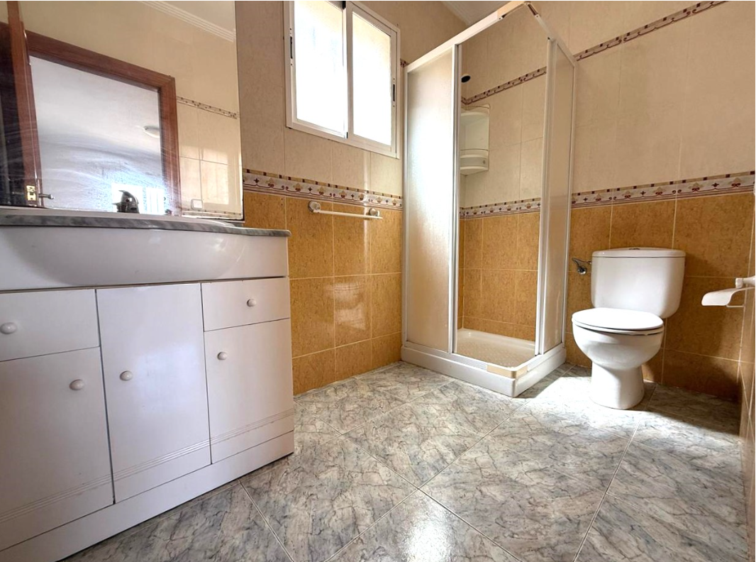 Chalet en San Miguel de Salinas con Piscina Privada — Hogar Mediterráneo