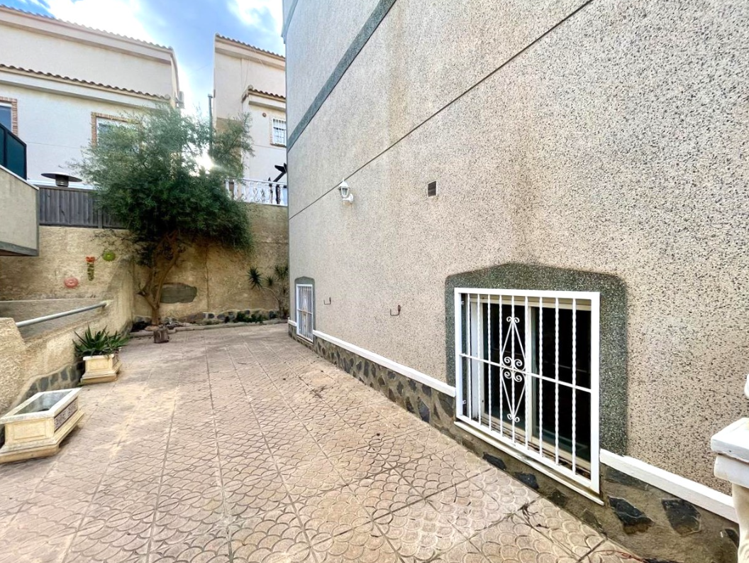Chalet en San Miguel de Salinas con Piscina Privada — Hogar Mediterráneo