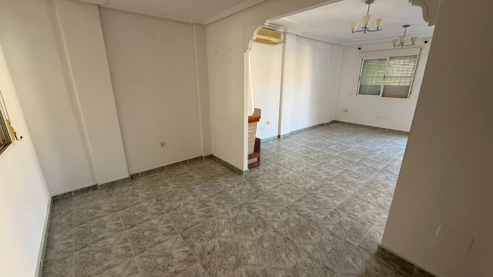 Chalet en San Miguel de Salinas con Piscina Privada — Hogar Mediterráneo