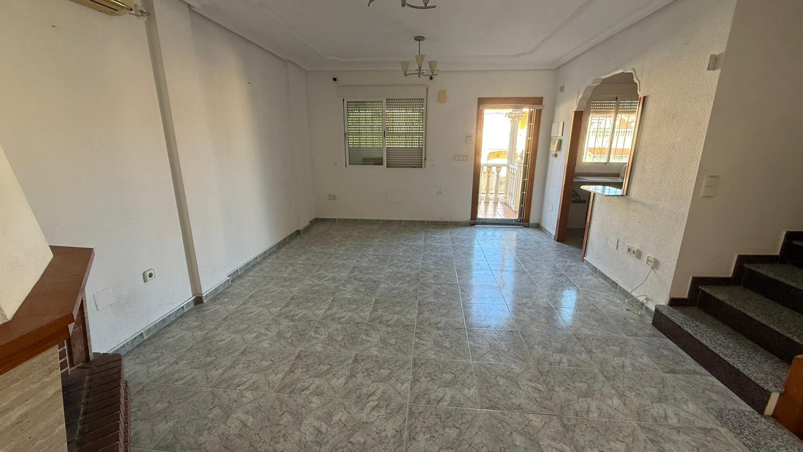 Chalet en San Miguel de Salinas con Piscina Privada — Hogar Mediterráneo